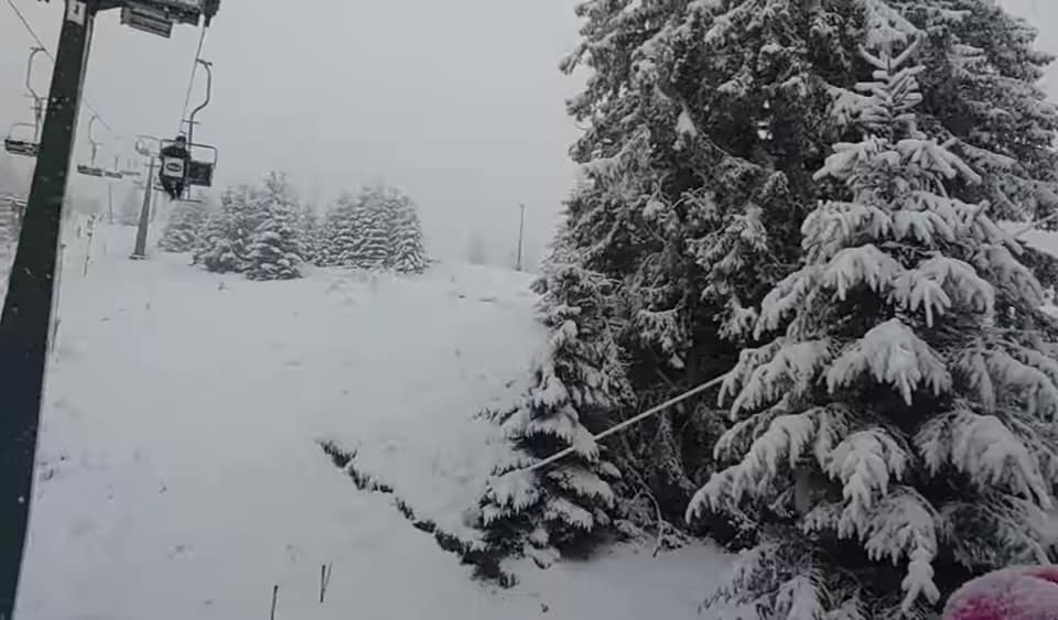 VIDEO | Cozi la telecabina veche din Sinaia, după ce celelalte instalații au fost oprite