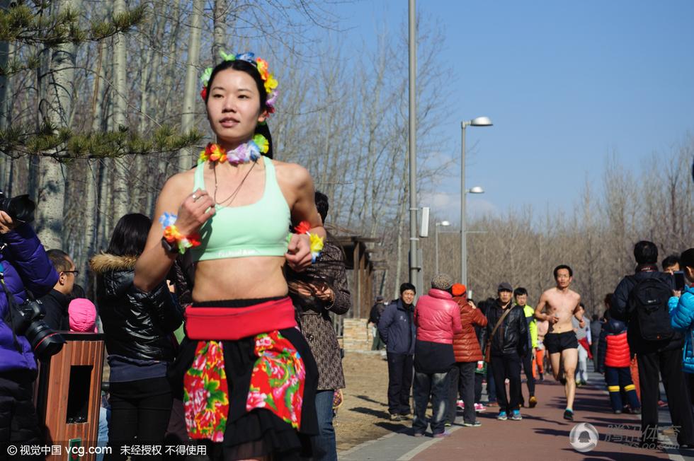 Chinezii fac lucruri trăsnite. Dan Petrescu și Budescu au rămas mască / GALERIE FOTO