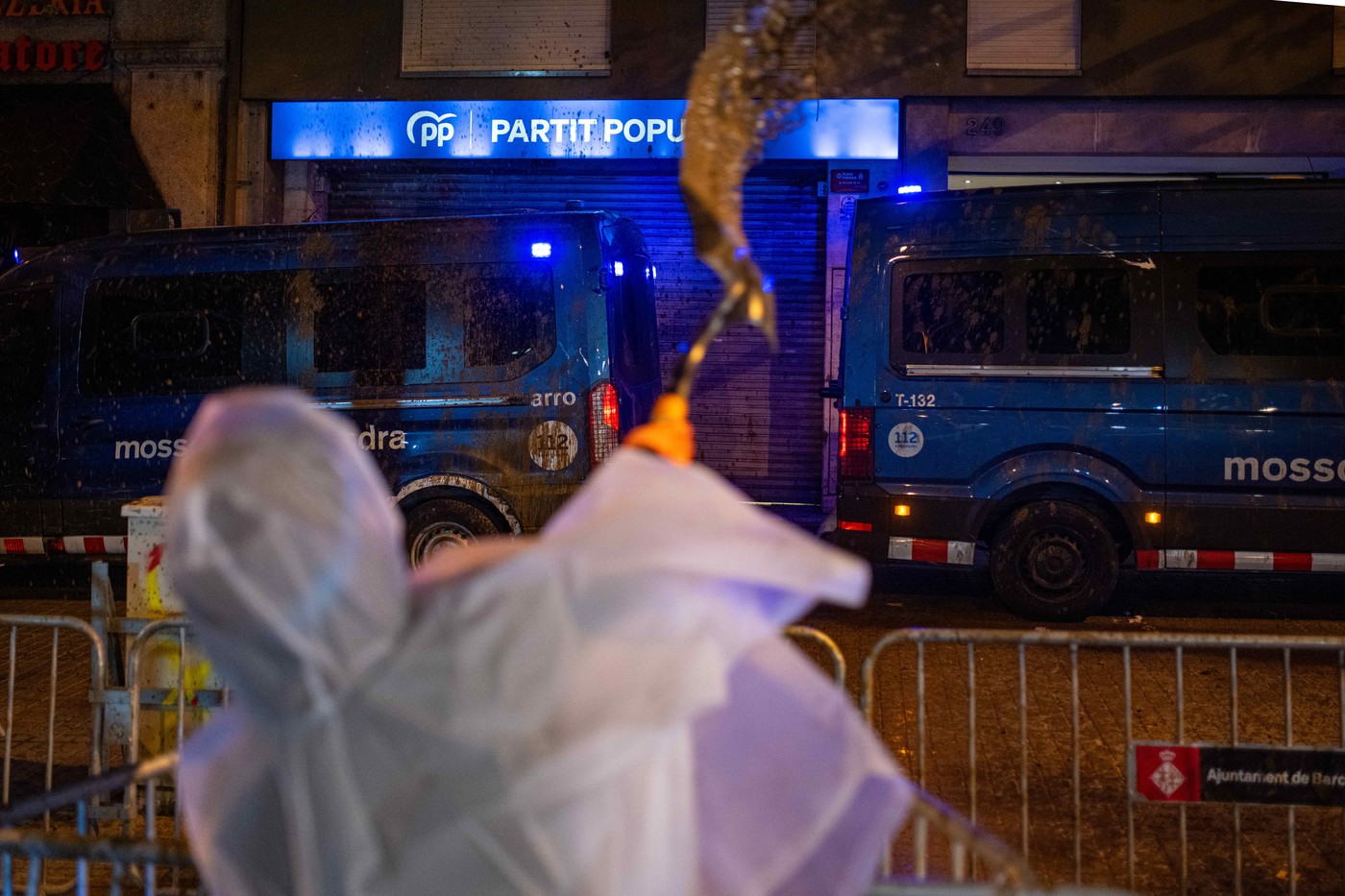 Zeci de mii de oameni au protestat în Valencia după inundațiile devastatoare: „Suntem pătați cu noroi, voi - cu sânge” | VIDEO