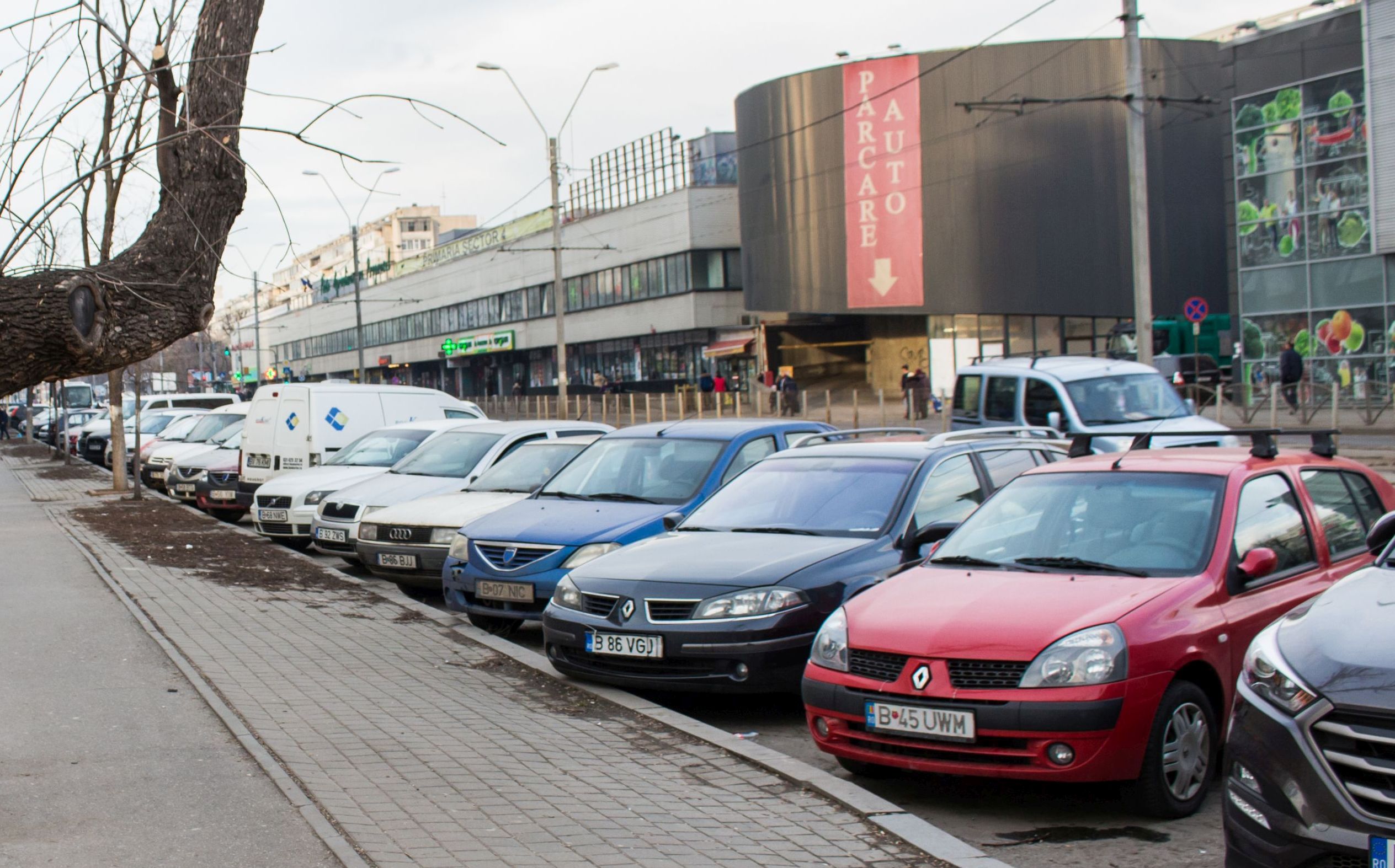 Care sunt mașinile lovite cel mai des pe străzile din România. Locul ocupat în top de Dacia și BMW