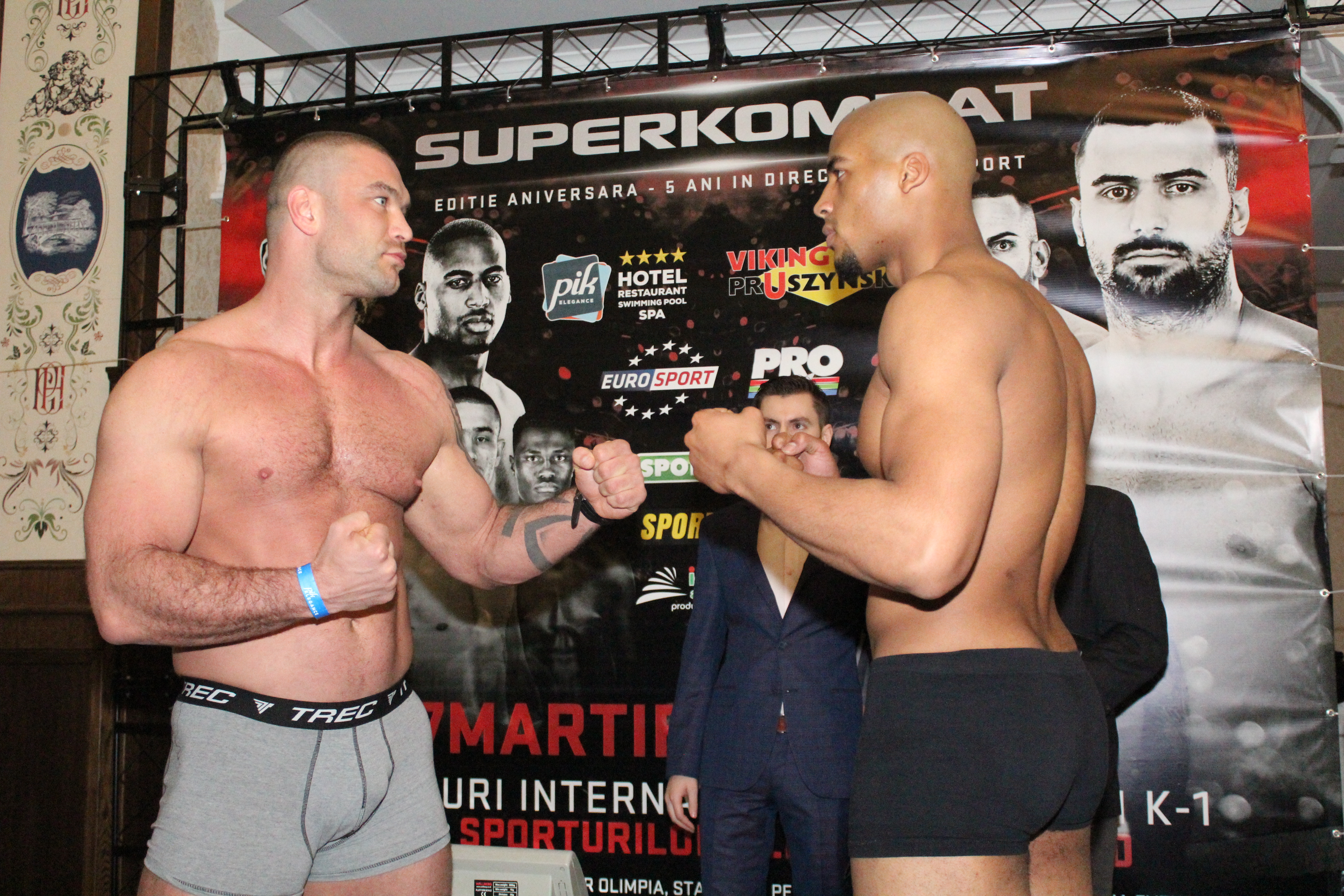 Luptătorii de la Superkombat Ploiești s-au confruntat pentru prima dată la cântarul oficial / GALERIE FOTO