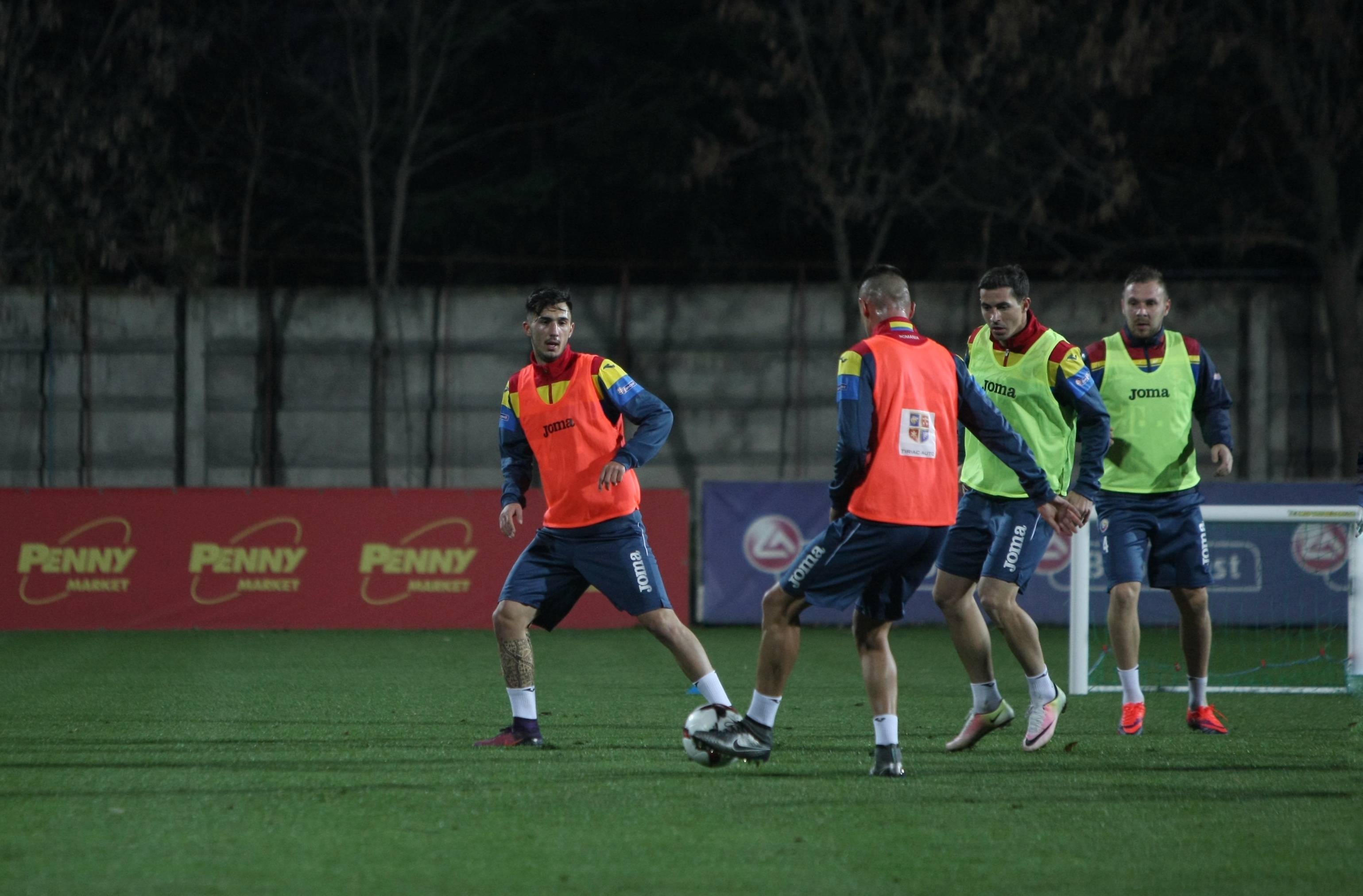 România - Polonia (11 noiembrie, ora 21.45, TVR 1). Ce s-a întâmplat la primul antrenament al naționalei. Spinning, miuță, autografe pentru copii! | FOTO&VIDEO