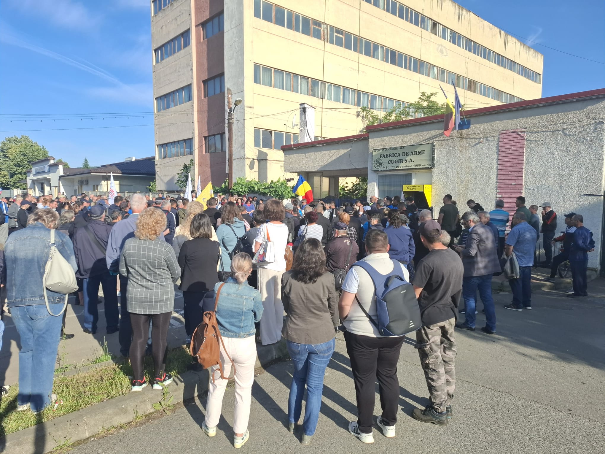 Proteste din cauza legii salarizării: sindicaliștii SANITAS, angajații de la Fabrica de Arme Cugir, ANAF și magistrații se revoltă