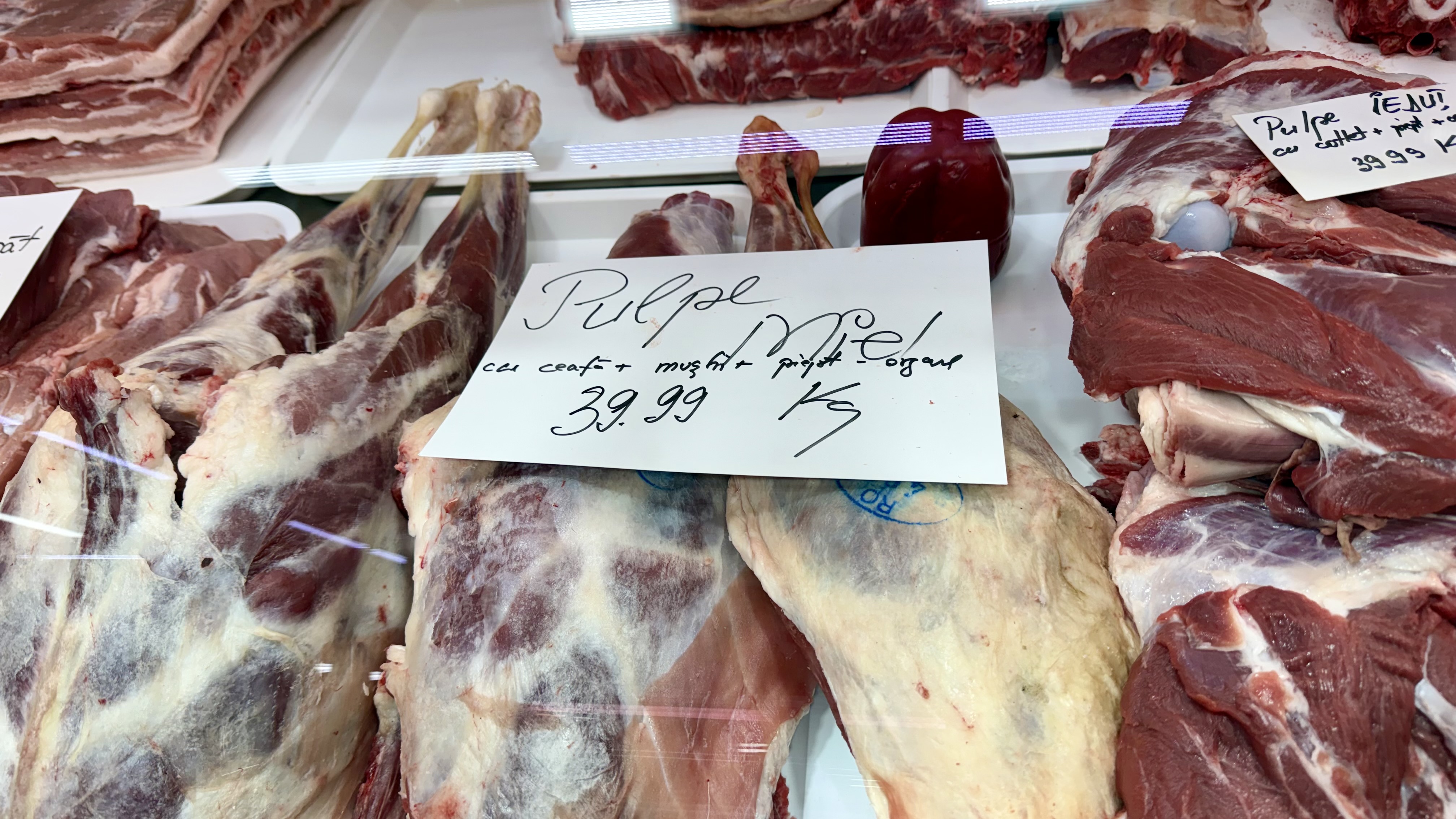 Preț miei Paște 2026. Cât costă kilogramul de carne de miel la București? „Am luat jumătate și am terminat bâlciul!”
