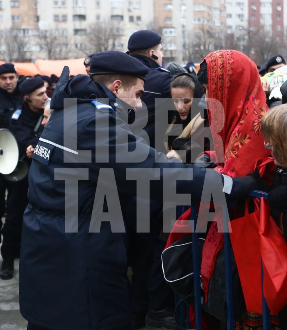 Imagini inedite surprinse de fotoreporterii Libertatea la slujba de sfințire a Catedralei Mântuirii Neamului