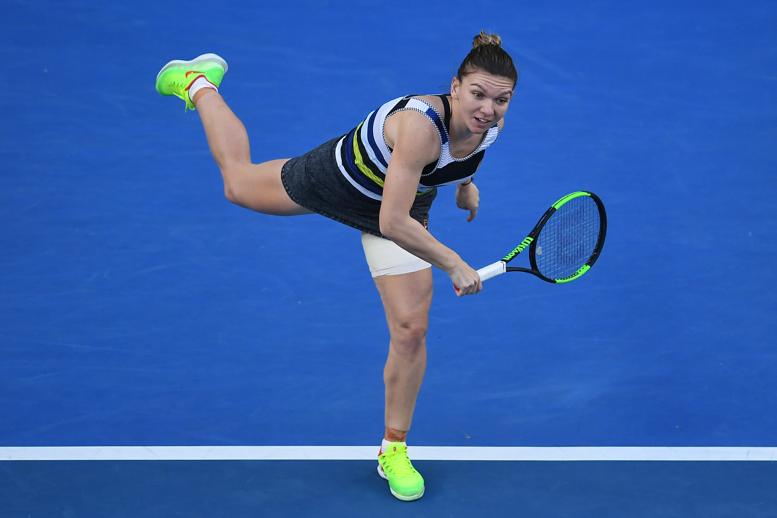 Simona Halep, în optimi la Australian Open! O învinge categoric pe Venus Williams și se pregătește pentru duelul cu Serena! | VIDEO