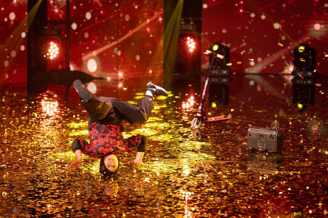Bboy Nana, puștiul-fenomen de la „Românii au talent”, sezon 14. Mihai Bobonete i-a dat Golden Buzz: „Sunt șocat de-a dreptul! Tu ai văzut ce a făcut băiatul ăsta?”