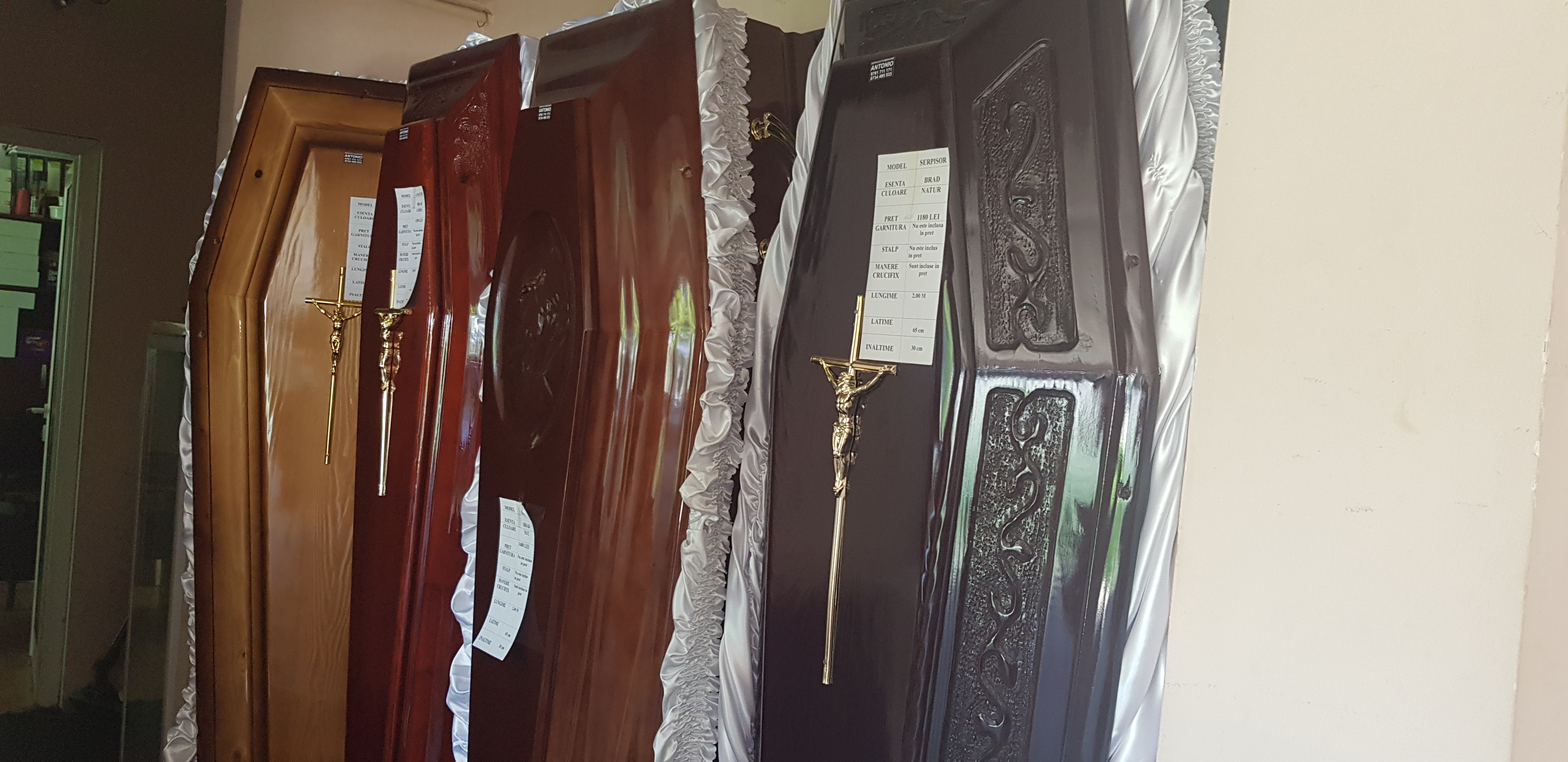 Capacele frigorifice mortuare, ultima fiță la înmormântări. Pot fi setate până la -26 grade Celsius/ FOTO