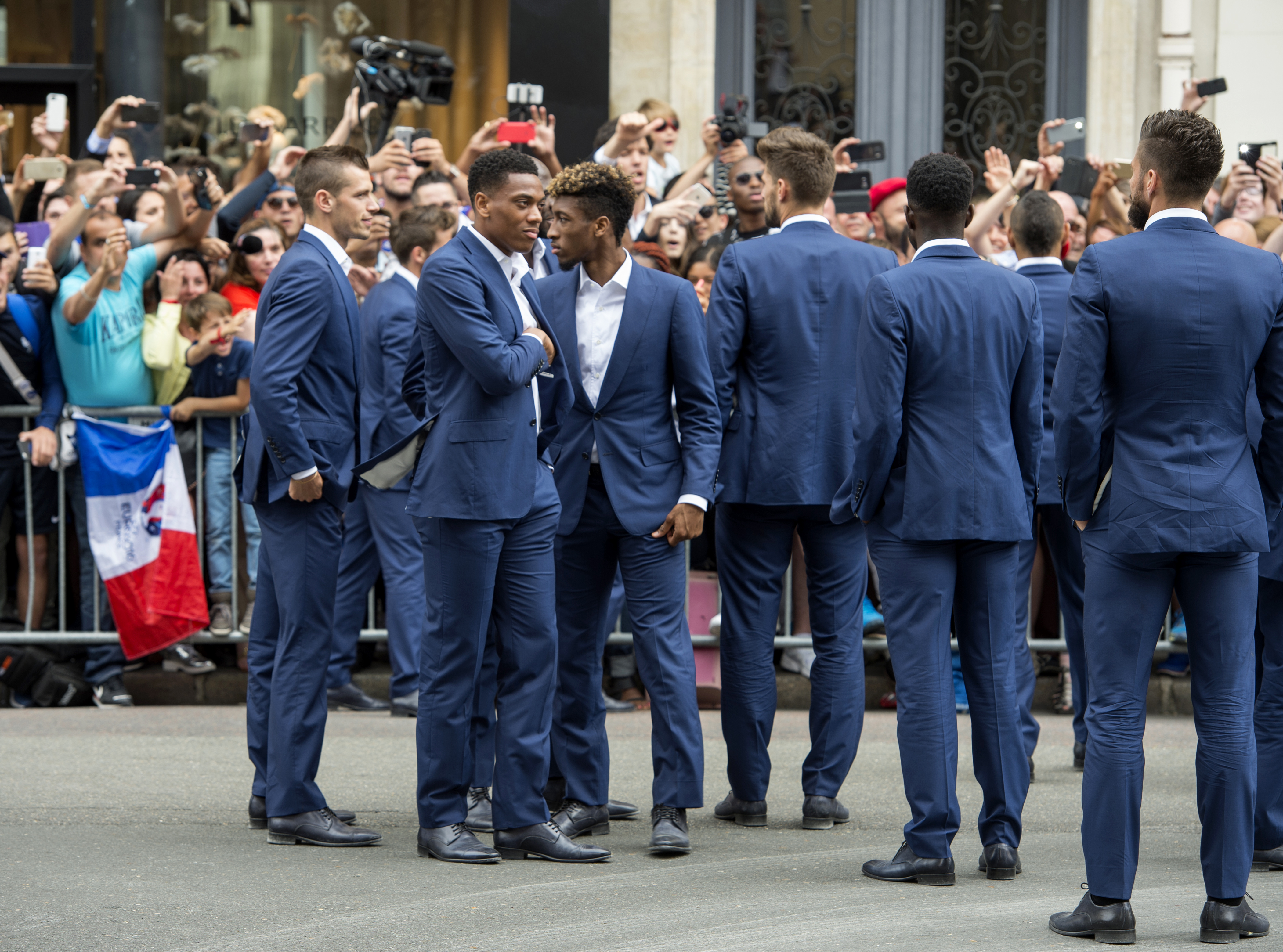 Euro 2016. Fotbaliștii naționalei Franței au luat masa cu președintele Francois Hollande