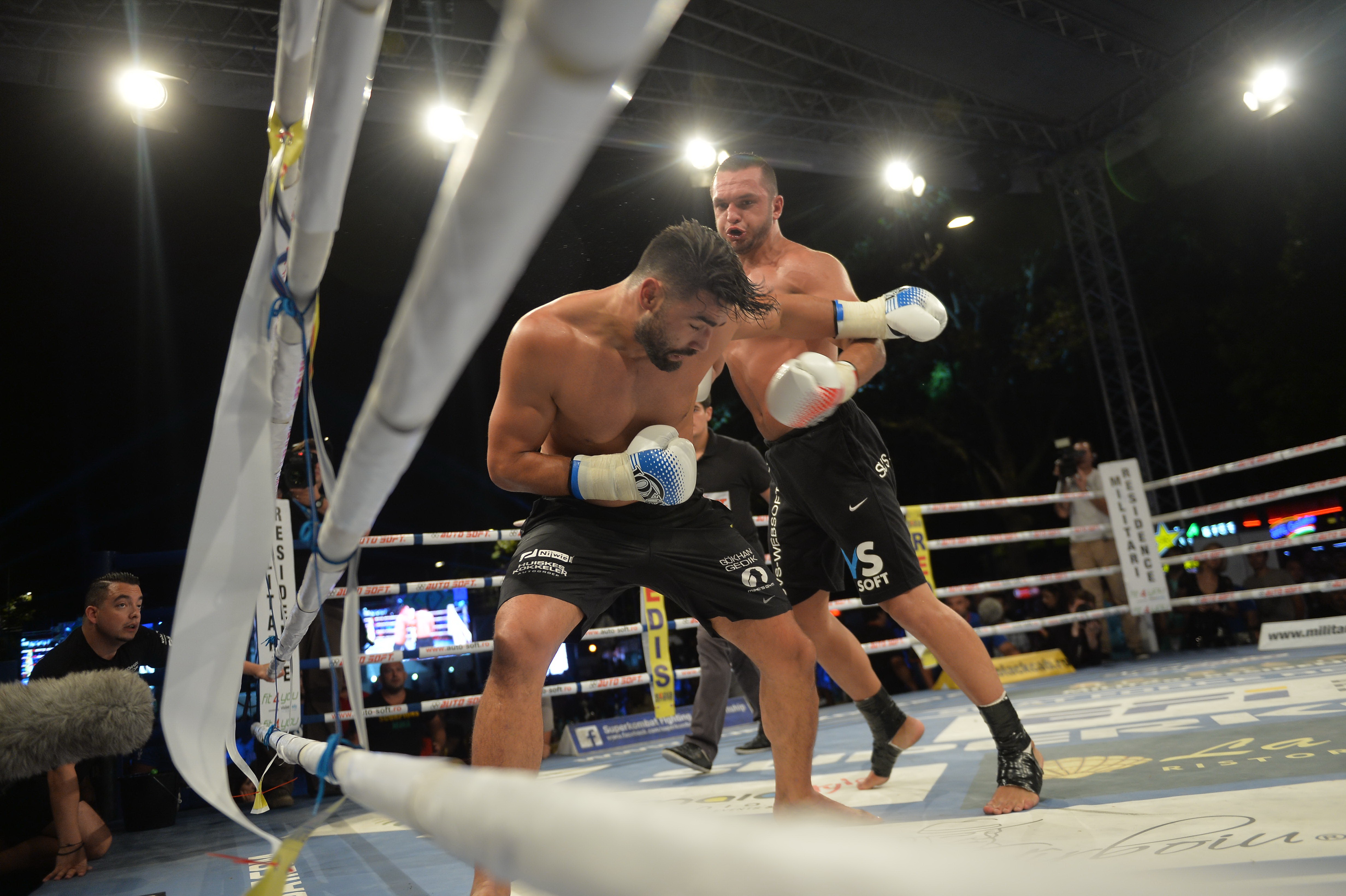 Andrei Stoica îşi păstrează centura de campion mondial / GALERIE FOTO&VIDEO