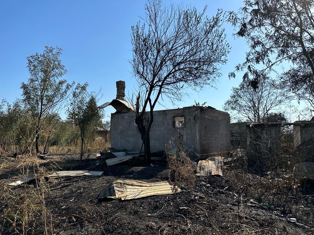 FOTOREPORTAJ Pompierii încă intervin în zona exploziei, oamenii spun că n-au primit ajutor: „Stăteam lângă o bombă și nu știam!”