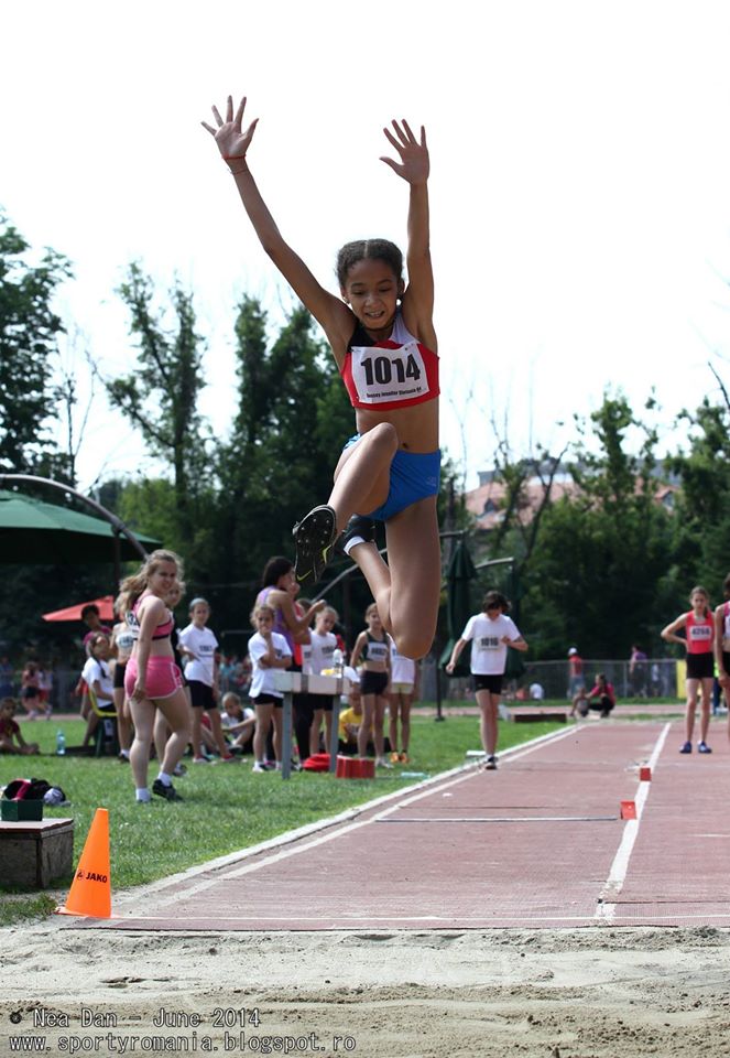 Fiica un regretat portar din Liga I, multiplă campioană națională la atletism! ”Tati aleargă cu mine!”. Vrea să-și depășească antrenoarea, aur olimpic la LA! | FOTO și VIDEO
