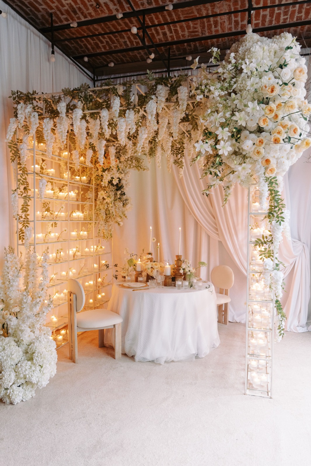 Trenduri în organizarea nunților din 2026. Ce rochii de mireasă și coafuri se poartă în acest an