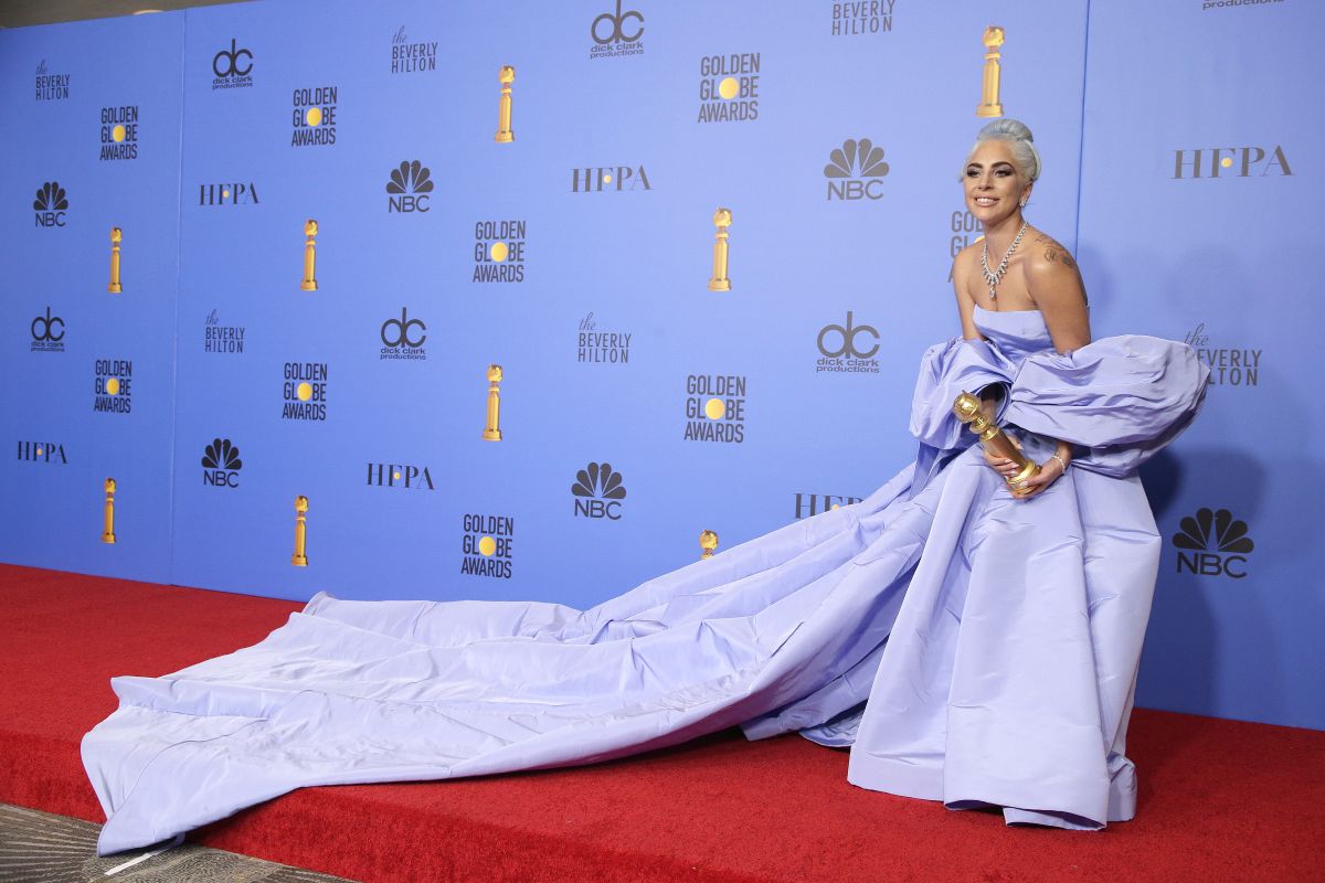 FOTO | Lady Gaga, omagiu incredibil la Globurile de Aur 2019! De ce a ales să poarte superba rochie mov