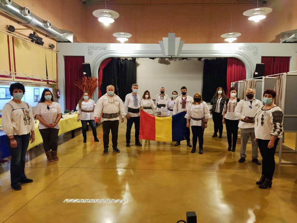 Vot pe versuri de colind în Spania. Membrii secției de votare din Gijon cheamă diaspora la alegeri cu „Leru-i ler”