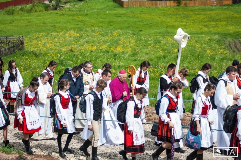 Zeci de mii de credincioși au venit la Şumuleu-Ciuc pentru procesiunea de Rusaliile Catolice