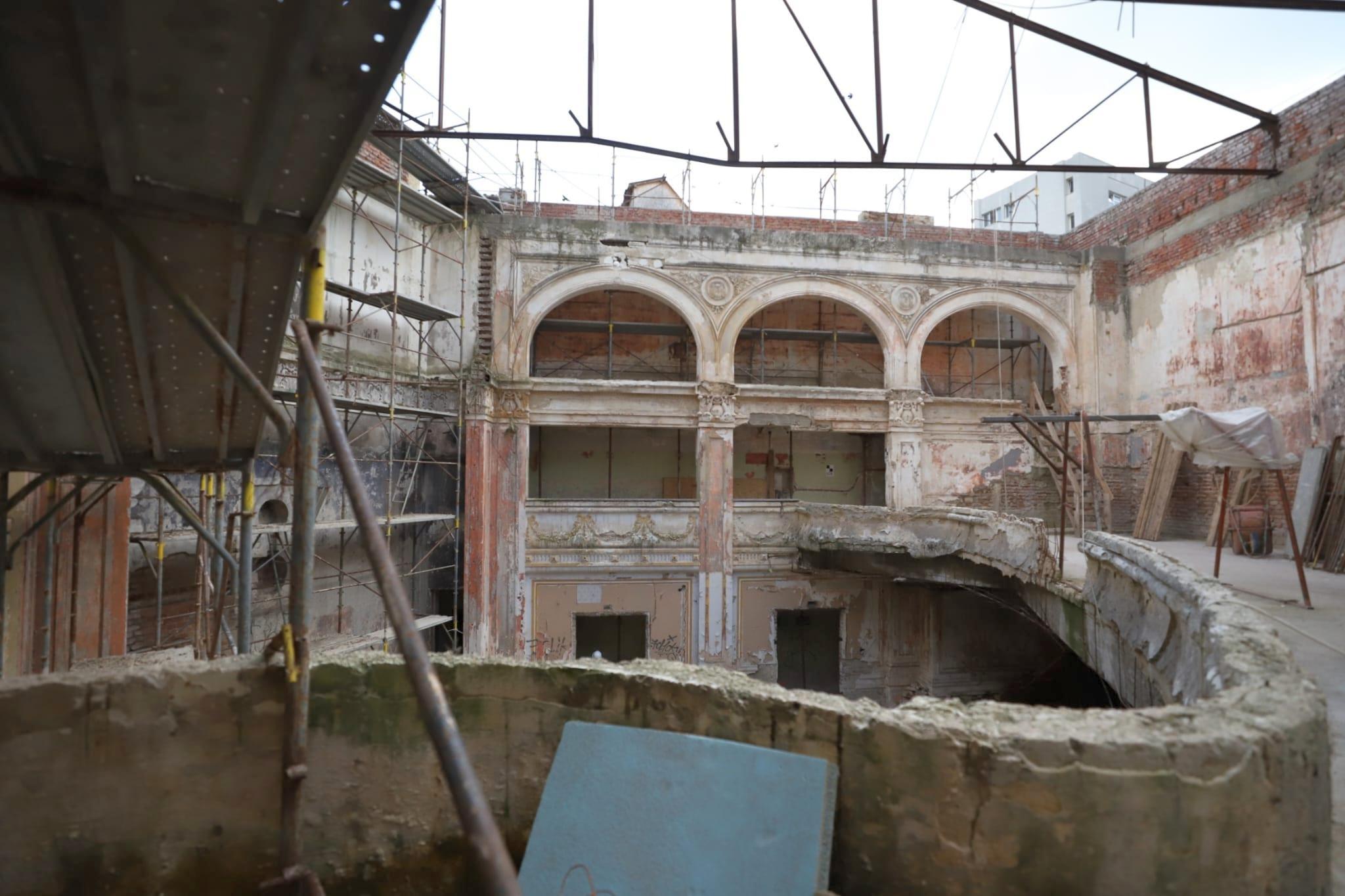 Am intrat pe șantier! Renaște cinematograful Marconi, monumentul istoric abandonat la Gara de Nord. Inaugurare specială cu șuncă, șpriț și țuică