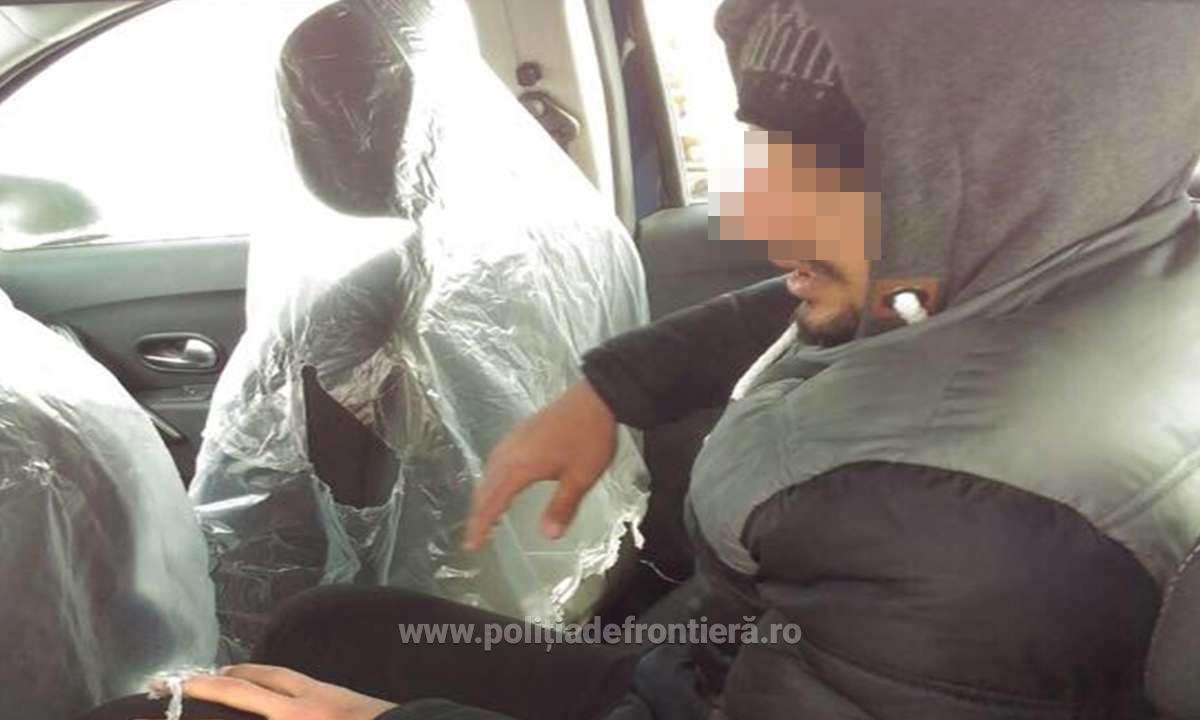 Doi migranți, găsiți într-o mașină încărcată pe platforma unui tren în Arad