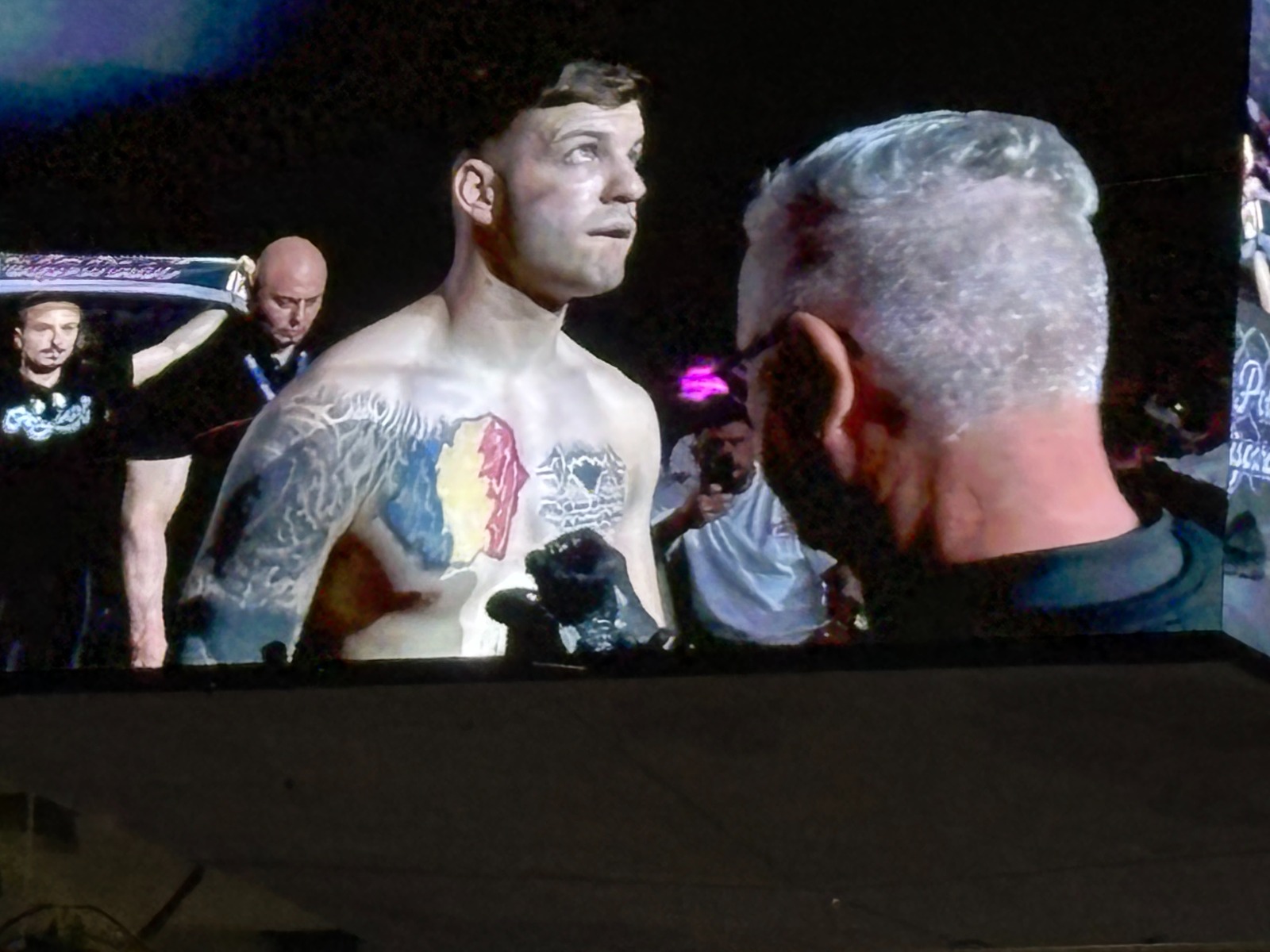 Români care simt că trăiesc prin durere: „Bă, n-o mai mermeliți! Dă-i sângele!”. Reportaj de la Box, MMA și Kempo