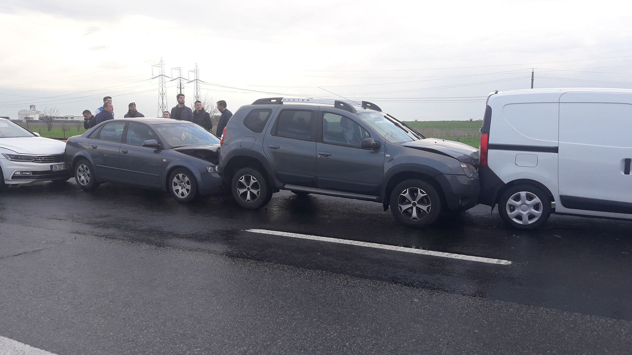 Un accident în care au fost implicate nouă mașini a avut loc pe autostrada București - Pitești. Un copil de trei ani a fost rănit