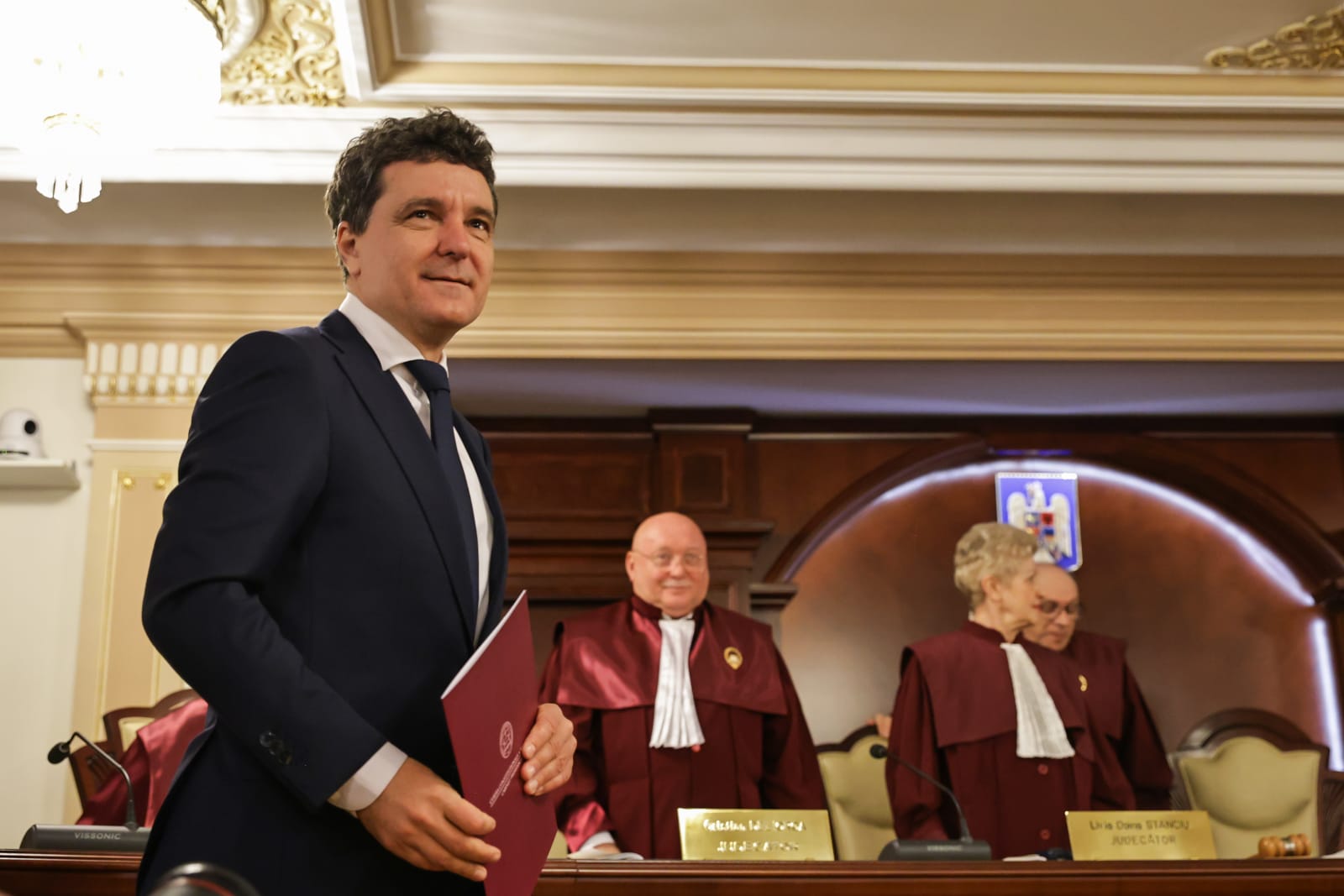 Oamenii președintelui Dan, noile mutări politice și debutul negocierilor pentru guvern. Prima predare simbolică a puterii | Reportaj