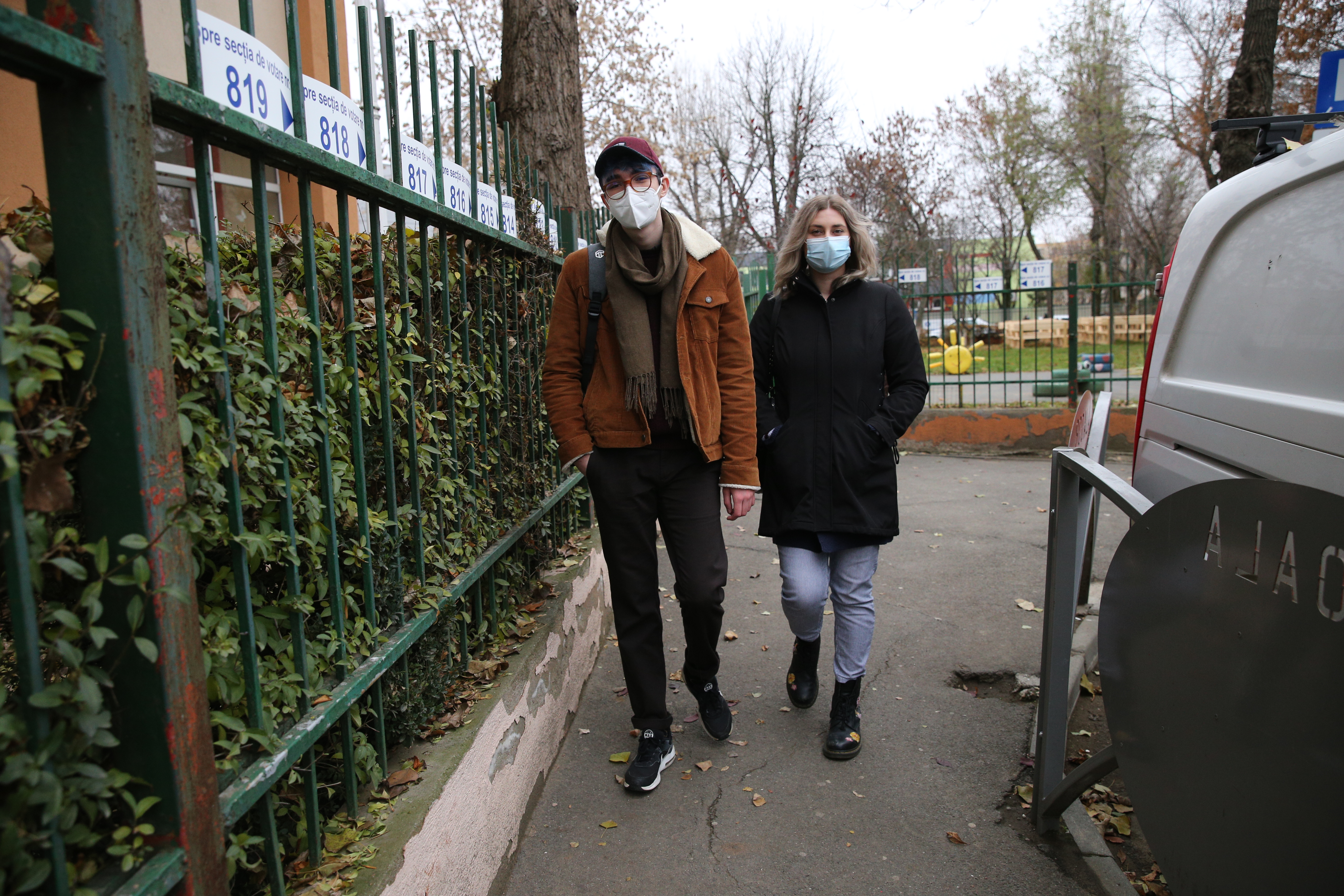 REPORTAJ: Lecția de implicare dată de doi observatori la vot la doar 18 și 19 ani. „Ceilalți trebuie să vadă exemple”