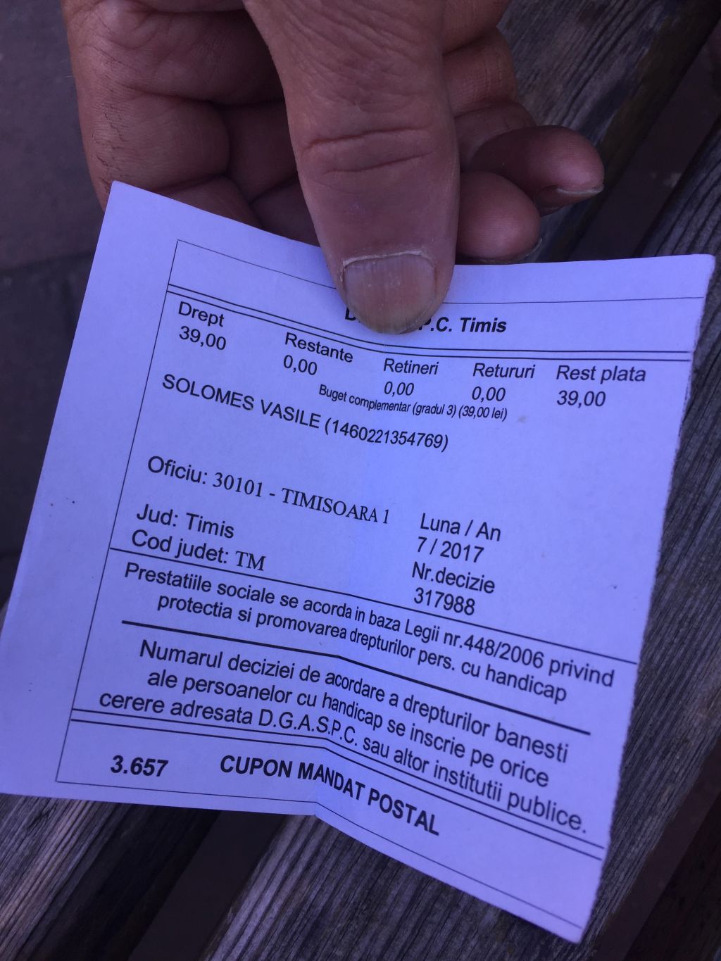 REPORTAJ / Drama unui fost profesor universitar din Timișoara. Bolnav de Parkinson, Vasile Solomeș a ajuns pe străzi, renegat de familie