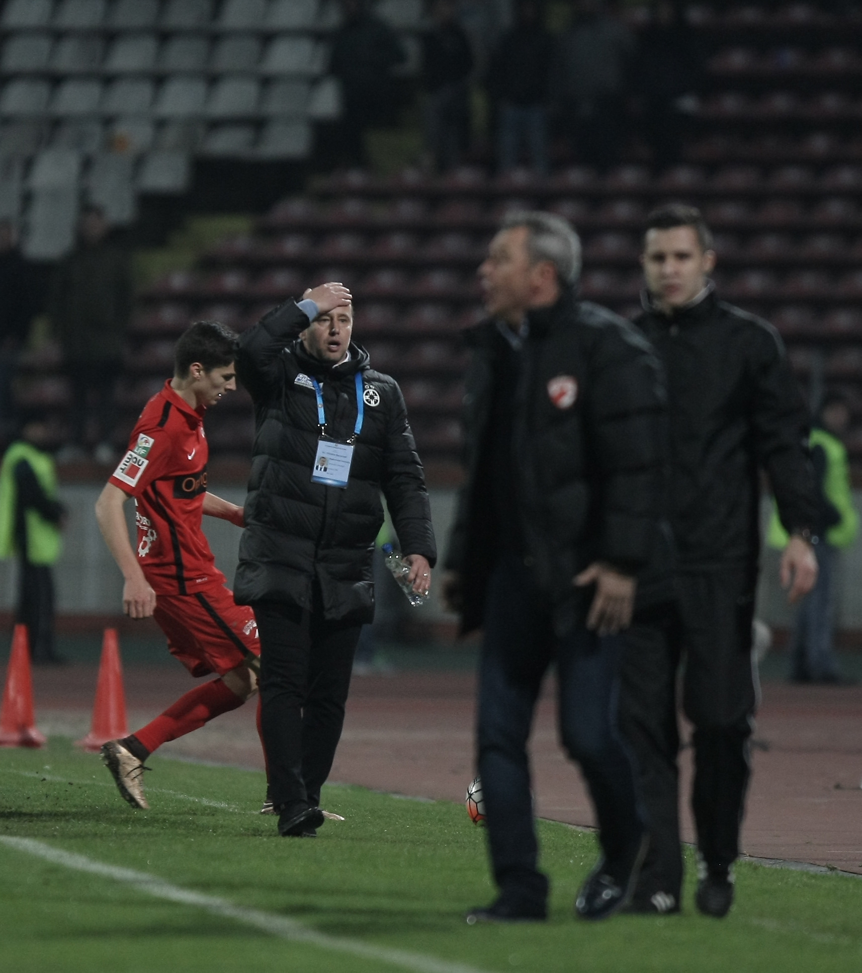 Liga 1, etapa 1, play-off: Dinamo - Steaua 1-1. Hamroun, dintr-un ofsaid puțin detectabil, a găsit plasa cu un șut la colțul lung. Ex-stelistul Bicfalvi a ridicat ”câinii” din Groapă și a egalat în final! Dramă Marica: s-a accidentat, iar Euro 2016 e tot mai departe! Dinamo, 11 meciuri fără eșec. Fiecare echipă a terminat jocul în 10 oameni / BLOG&FOTO