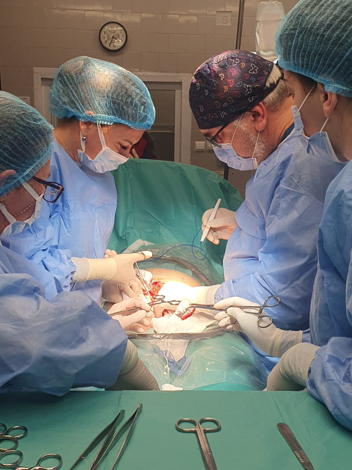 O femeie însărcinată, căreia i-a fost extrasă o tumoră de 4,5 kilograme, a reușit să nască un băieţel perfect sănătos, la Spitalul Judeţean din Arad | FOTO