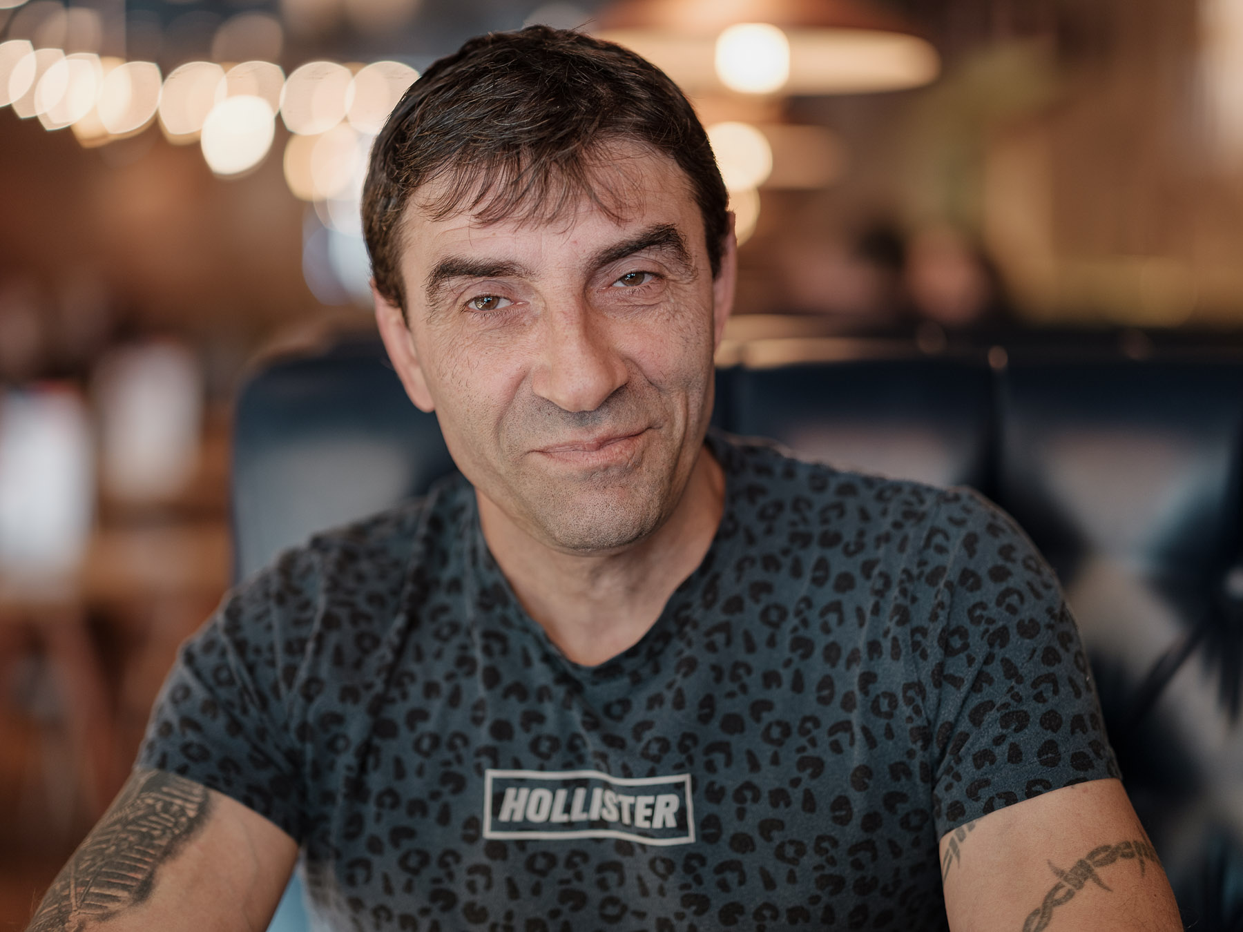 Viața și patimile unui român pe care l-a salvat plecarea în străinătate: „Dacă era să rămân în țară, ori eram la pușcărie, ori eram un bețiv profesionist, ori eram mort”