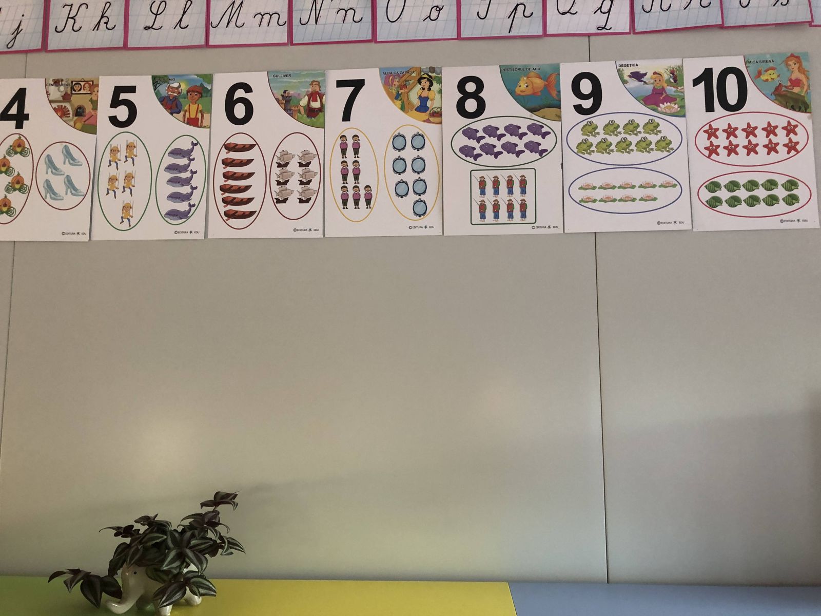 REPORTAJ/ Clopoțelul a sunat în containere la începerea noului an într-o școală din Timișoara. Primarul i-a îndemnat pe cei mici să devină ”oameni școlați” - FOTO
