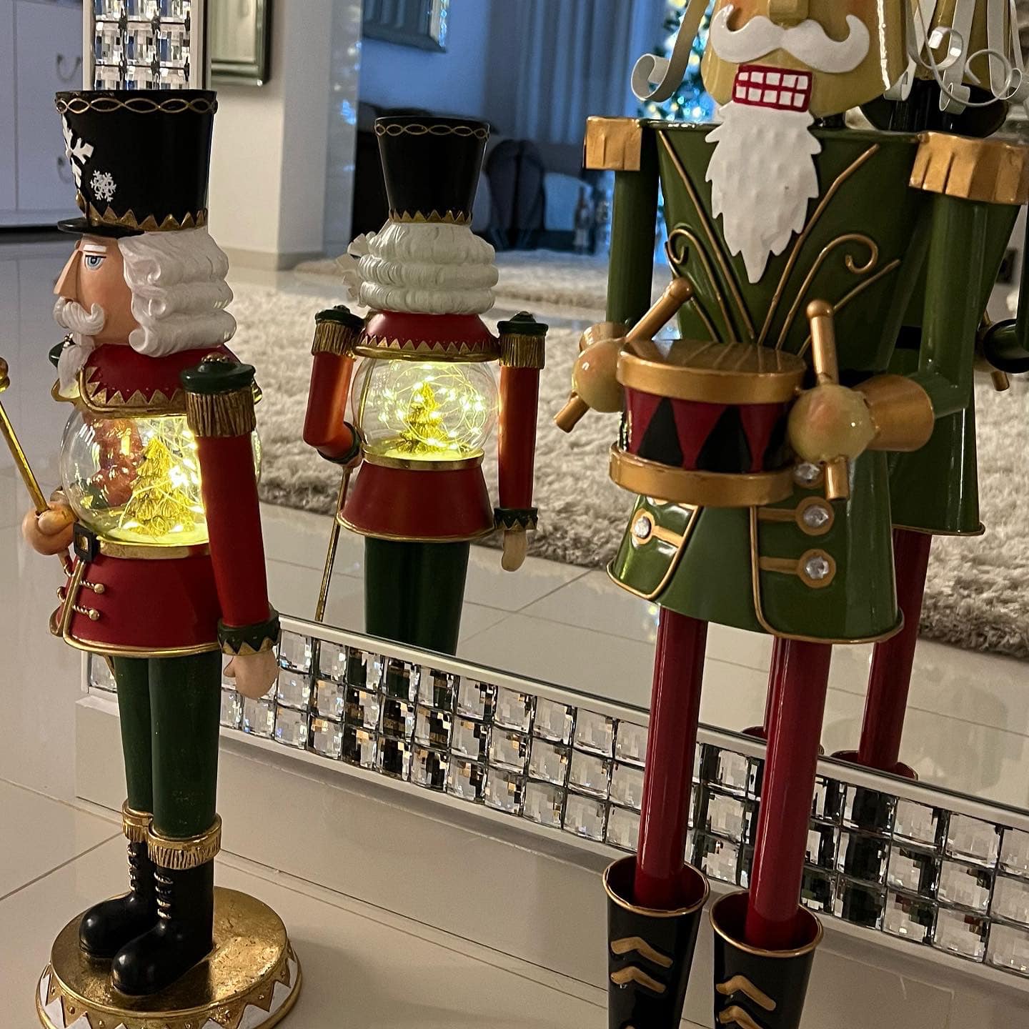 Cum și-a decorat Oana Zăvoranu casa de Crăciun. Imagini cu bradul spectaculos al actriței