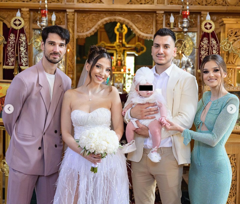 Theo Rose și Anghel Damian, nași de cununie în biserică, deși nu sunt căsătoriți. Cântăreața a și botezat-o pe fetița prietenei sale