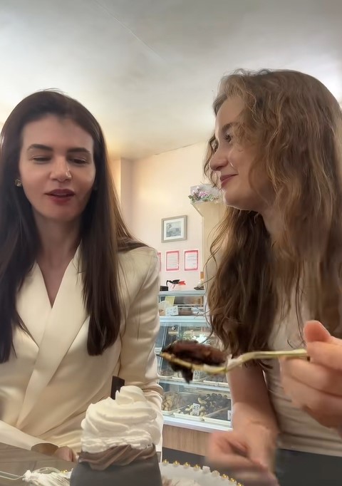Monica Gabor și Irina Columbeanu au gustat amandine și savarine în New York. Prețul unei prăjituri românești i-a surprins pe fani