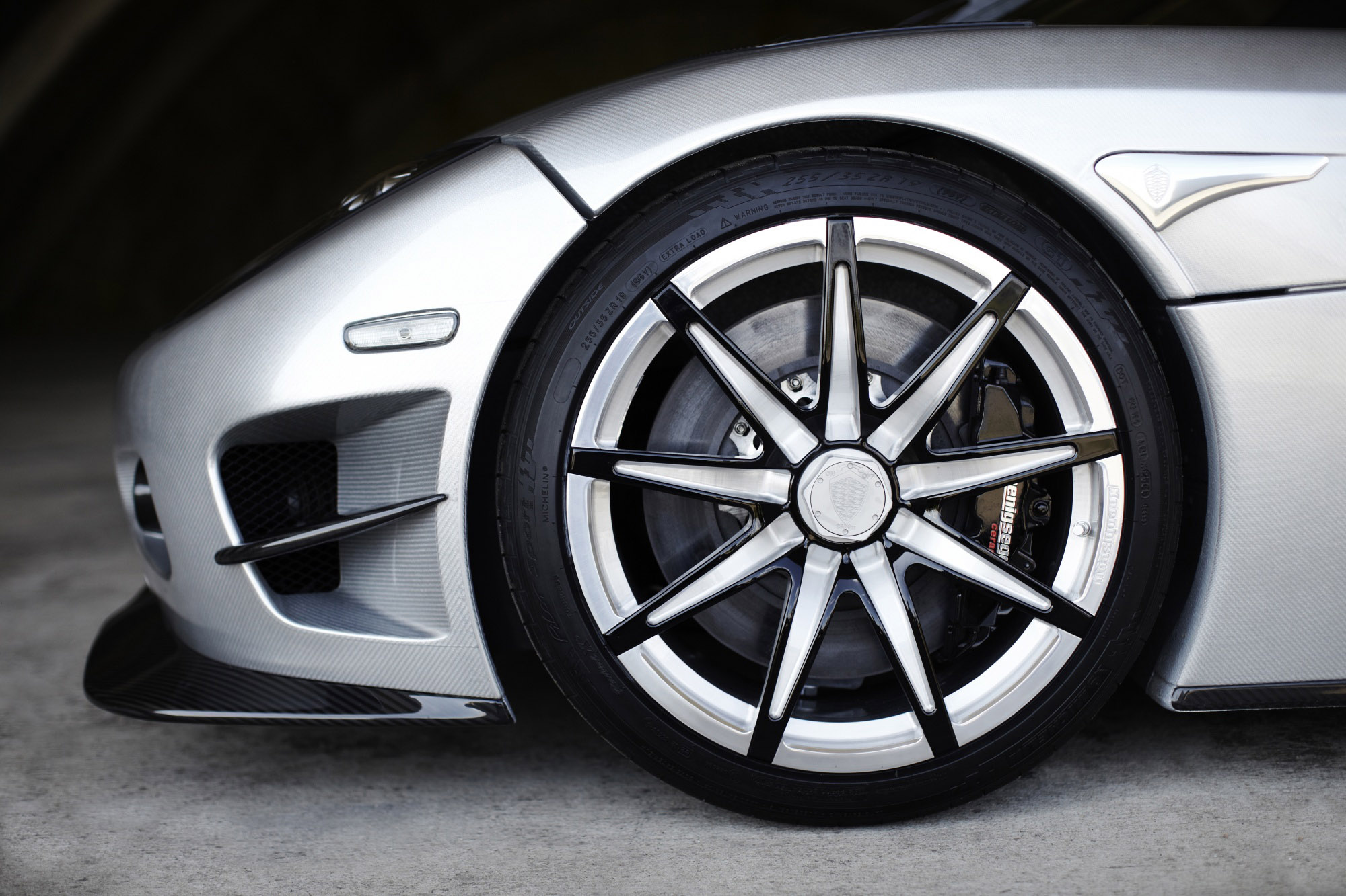 Mașina pe care Floyd Mayweather jr. a dat aproape 5.000.000 $ | FOTO&VIDEO