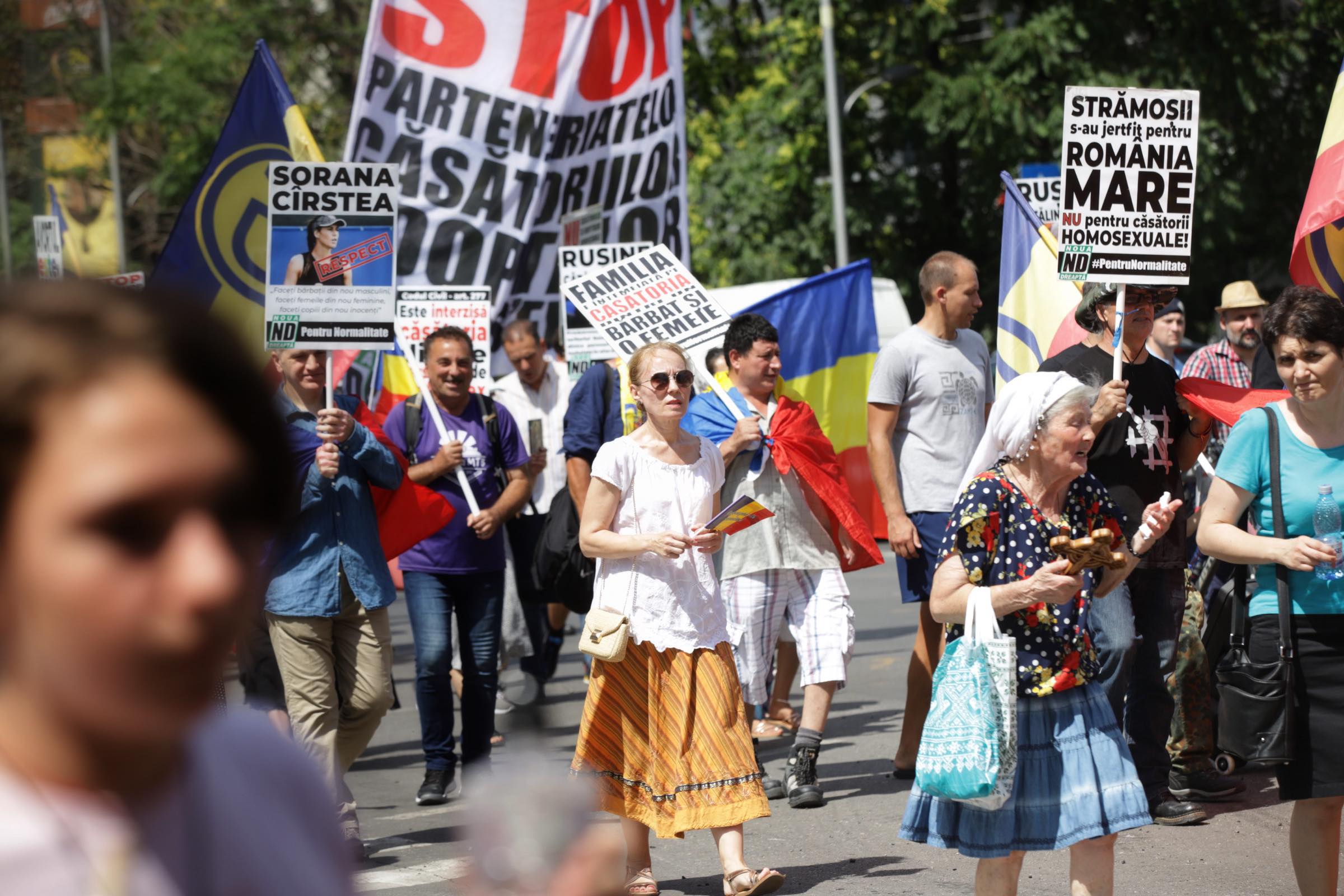 Aproape 25.000 de oameni au participat la Bucharest Pride, la câteva ore după ce 150 de persoane au luat parte la „Marșul normalității”