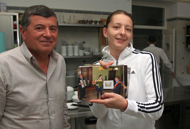 Ana Maria Brânză a dezvăluit câteva secrete ale petrecerii de după cununia civilă. Campioana a îmbrăcat tunica de bucătar / FOTO&VIDEO