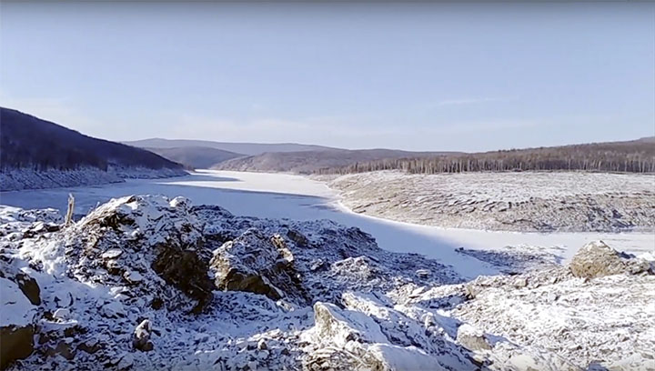FOTO & VIDEO | Un întreg deal din Rusia a fost distrus după impactul cu un presupus "meteorit". Totuși, nu toți experții sunt de acord