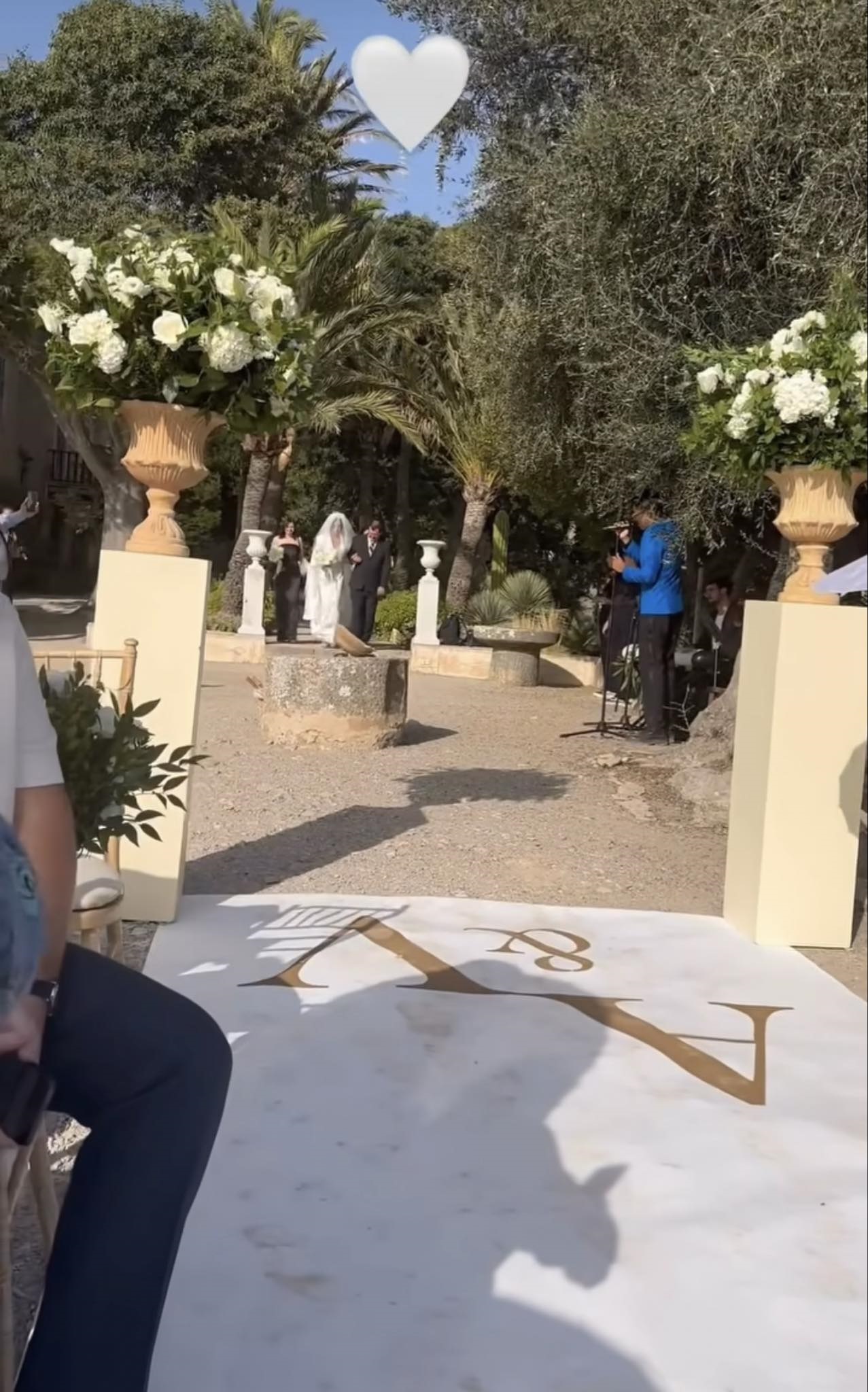Ana Maria Barnoschi s-a căsătorit religios în Palma de Mallorca. Cum au arătat cele trei rochii de mireasă, dar și decorurile de ceremonie