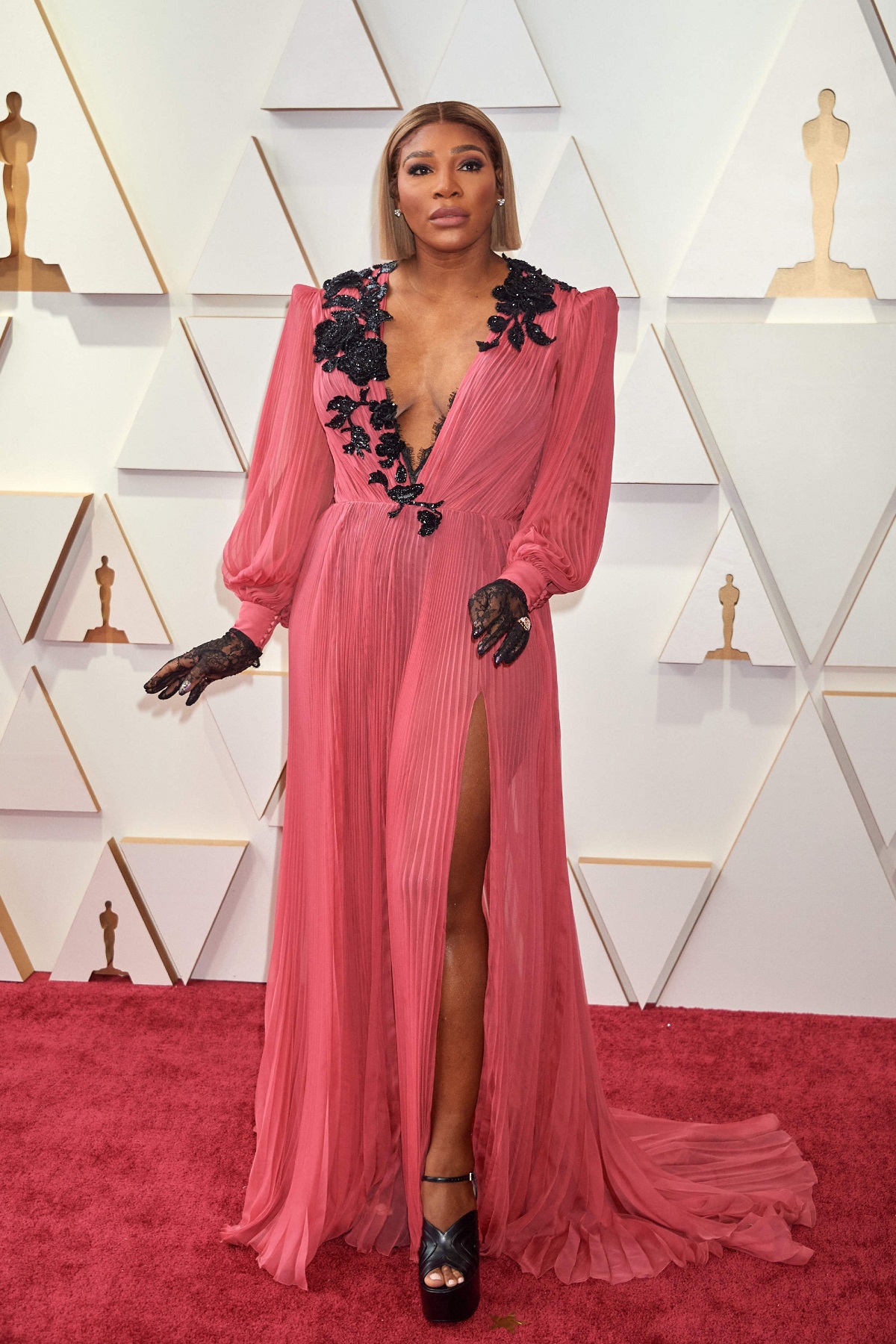 Ținute Oscar 2022. Unele celebrități s-au întrecut în rochii elegante pe covorul roșu, iar o actriță a purtat pantaloni scurți