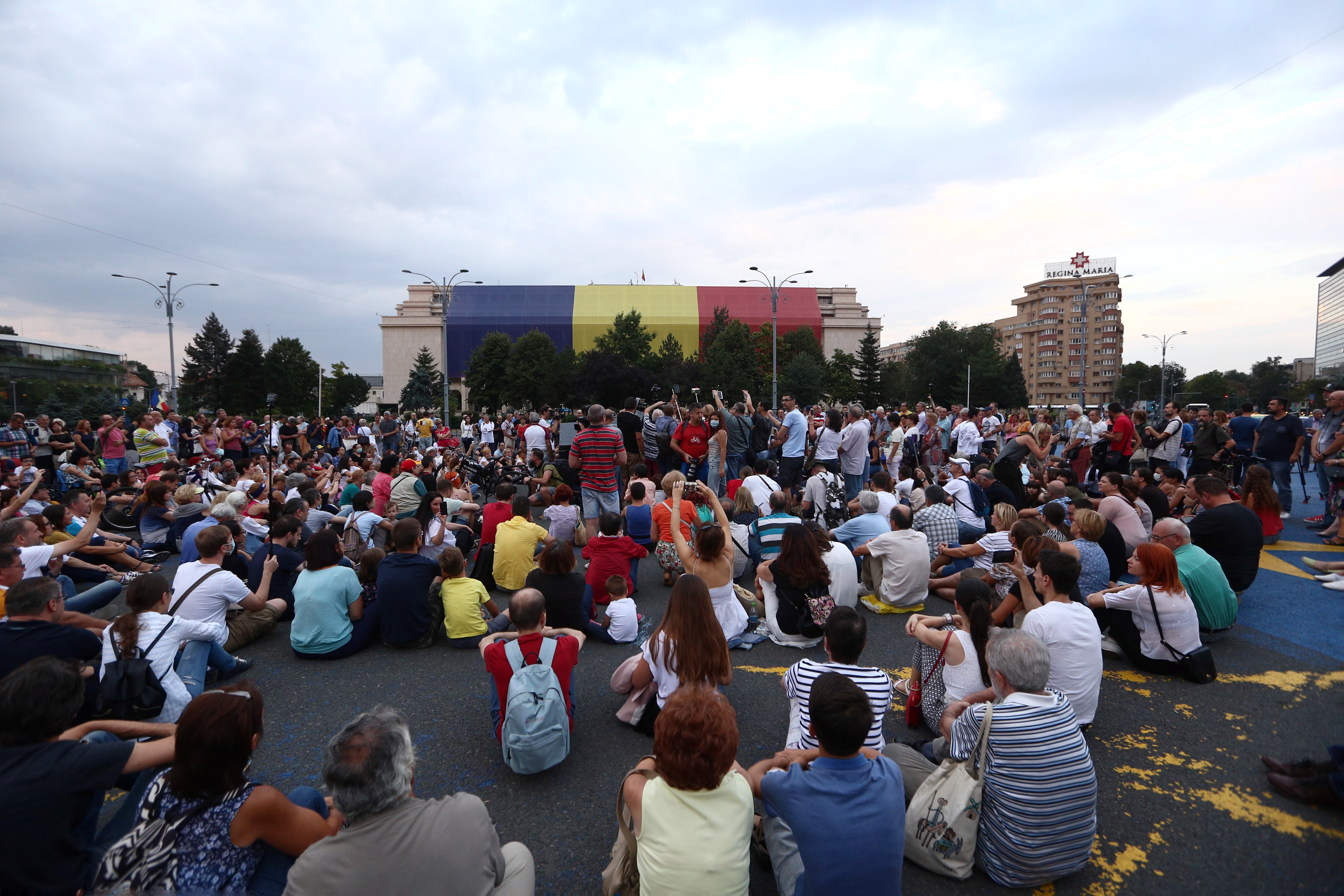 VIDEO/ Protest intitulat „Gust de libertate”, în Piața Victoriei. Moment emoționant oferit de pianistul Davide Martello / GALERIE FOTO