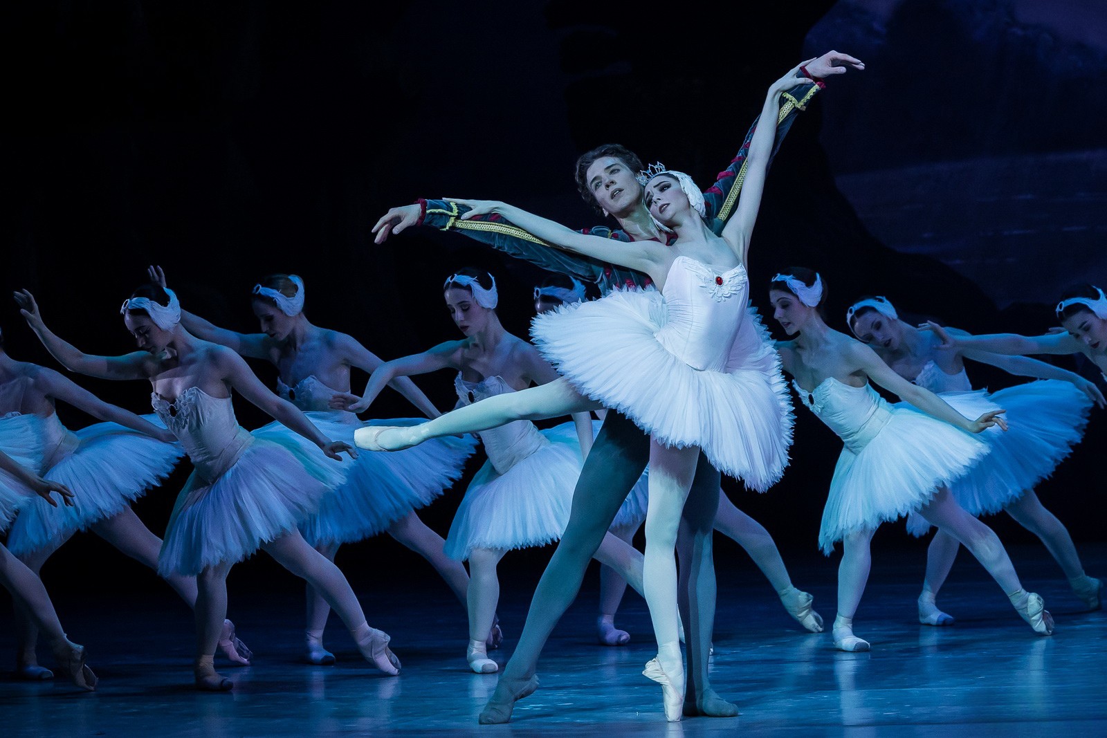 Balerina Ganna Muromtseva, în premieră la București, în „Lacul lebedelor”, la Sala Palatului