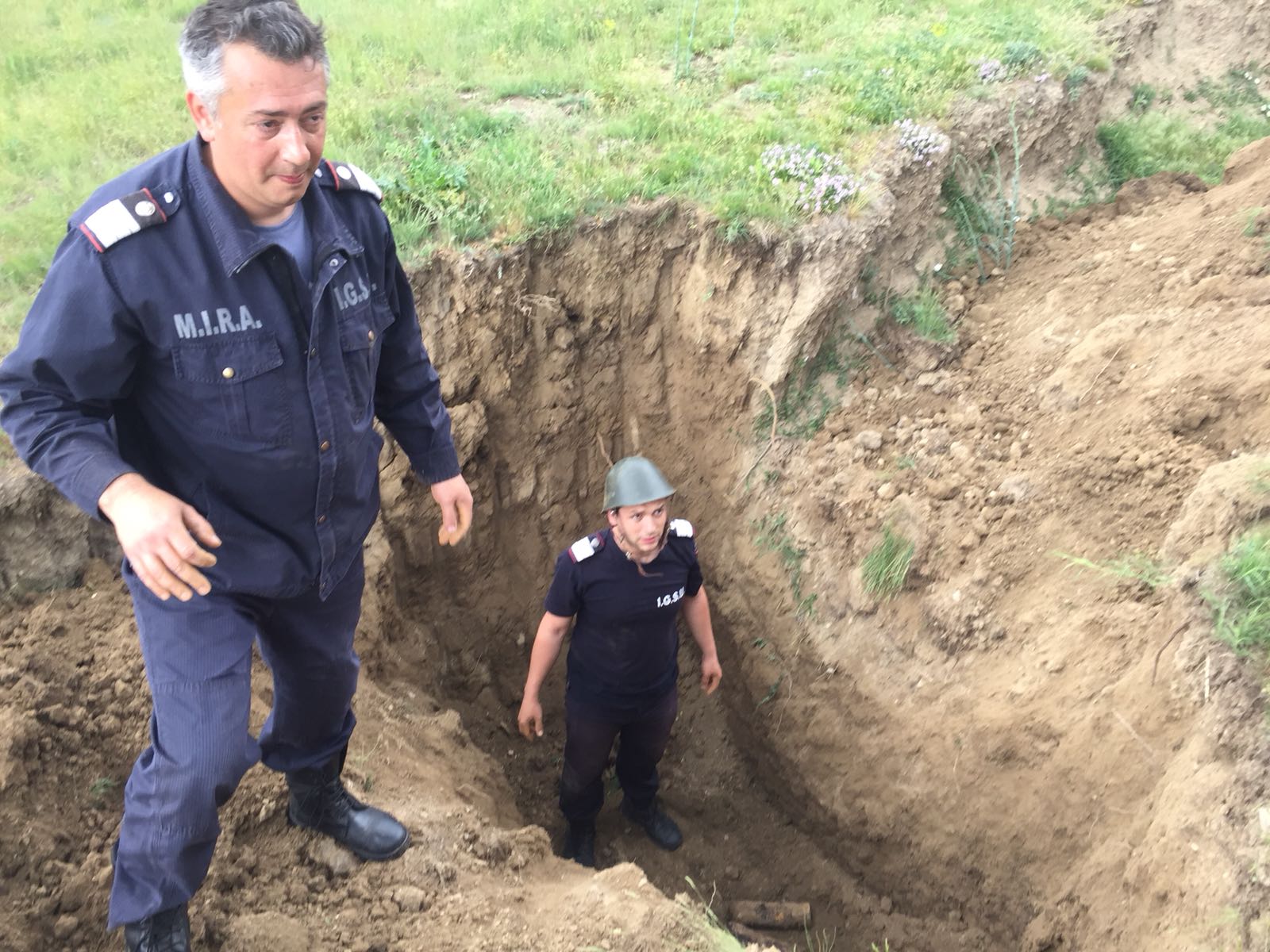 Depozit de muniție descoperit într-o comună din Tulcea. Pirotehniștii au căutat două zile să găsească toată muniția