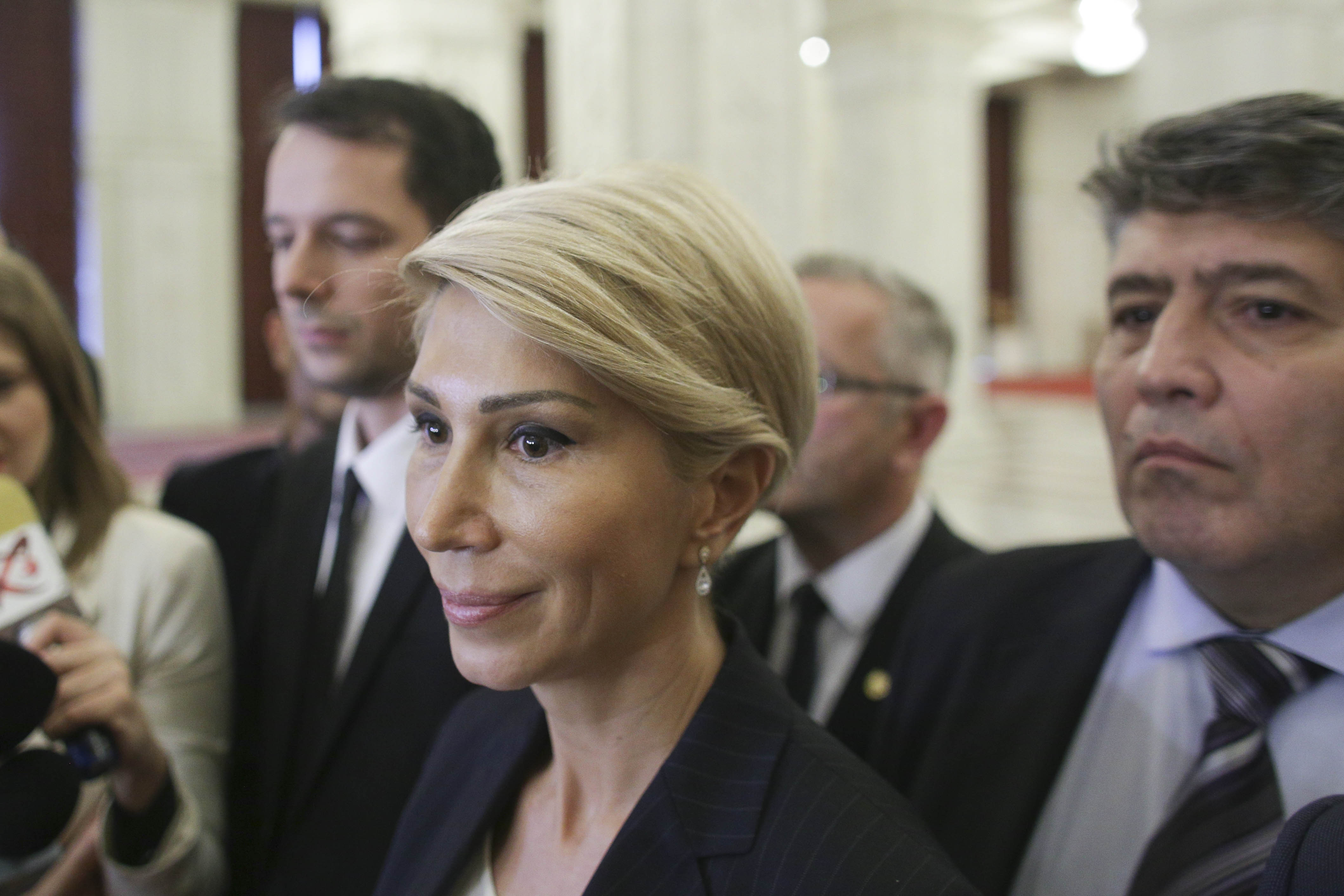 Prima moțiune de cenzură împotriva Guvernului Tudose, depusă în Parlament; Liberalii au strâns 148 de semnături / FOTO&VIDEO