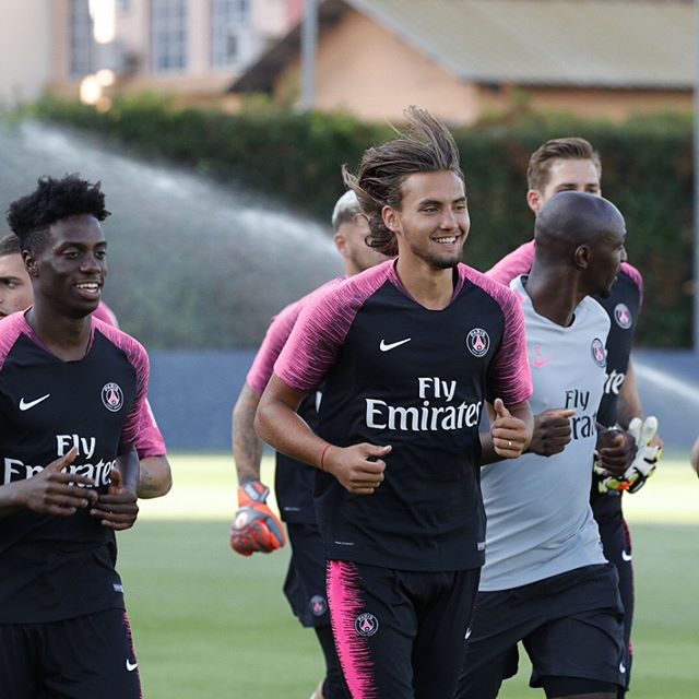 Cum arată Virgiliu Postolachi la bustul gol. Fotbalistul lui PSG, dorit la naționala României, face ravagii la piscină / GALERIE FOTO&VIDEO