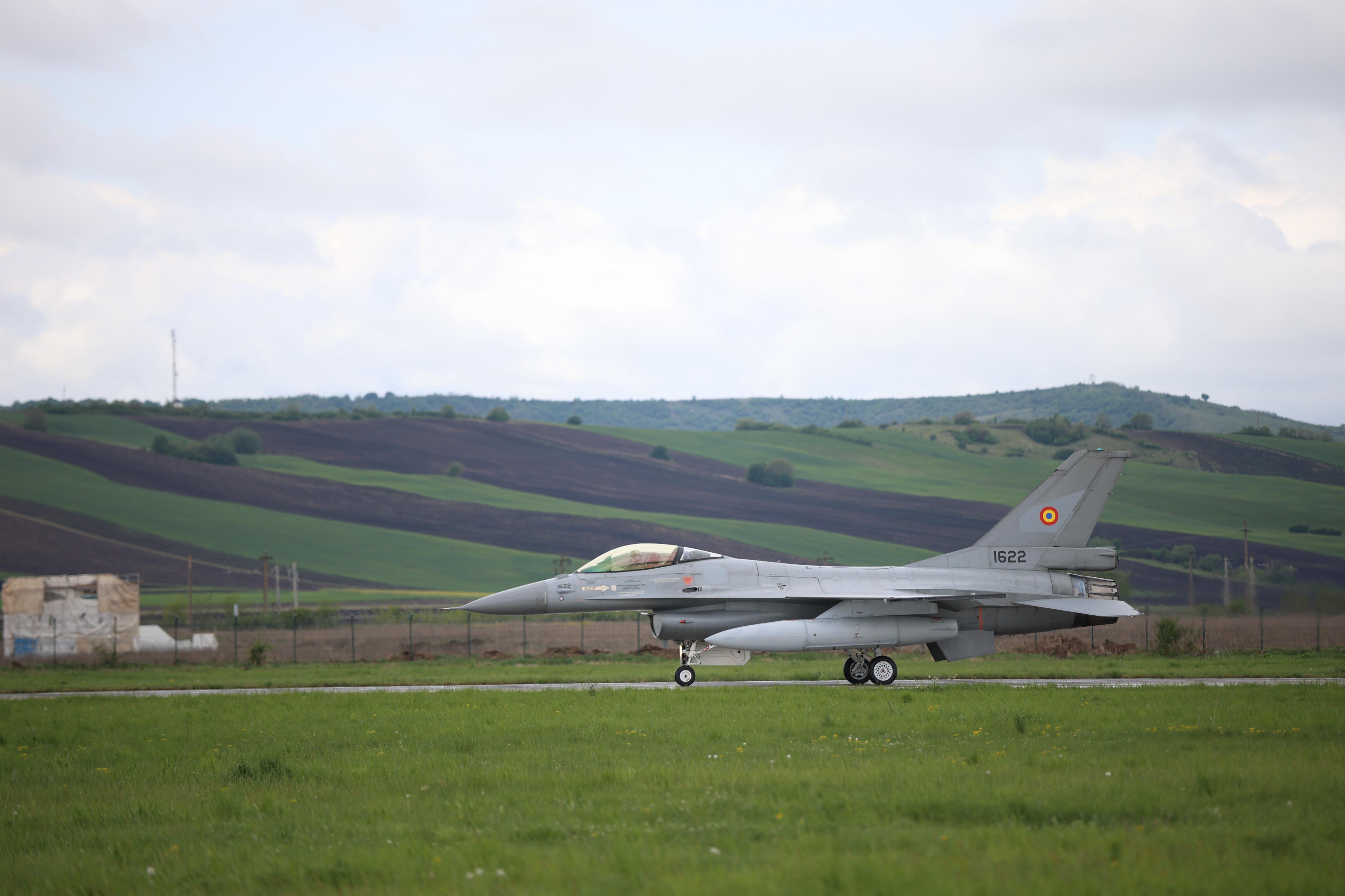 Alte trei avioane F-16 Fighting Falcon cumpărate din Norvegia au ajuns în România. MApN: „Ne consolidăm capabilităţile de apărare aeriană”