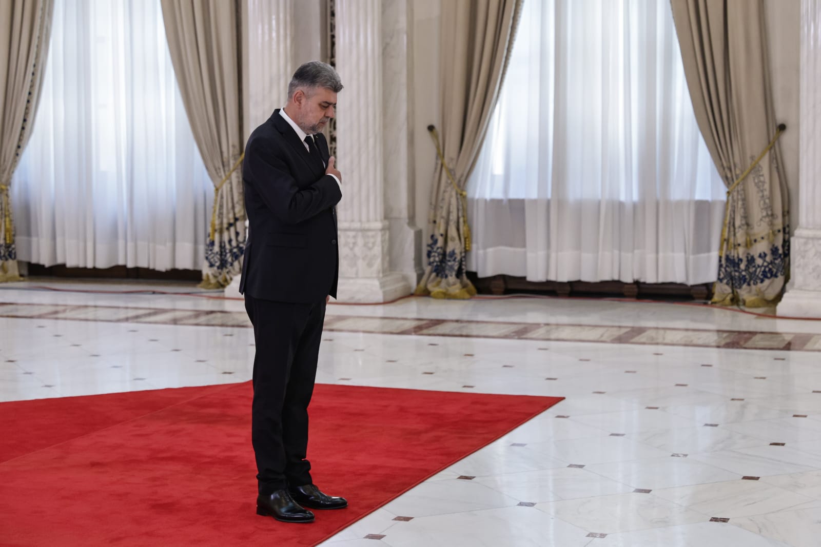 Cine a mers să-i aducă un ultim omagiu lui Ion Iliescu la Palatul Cotroceni