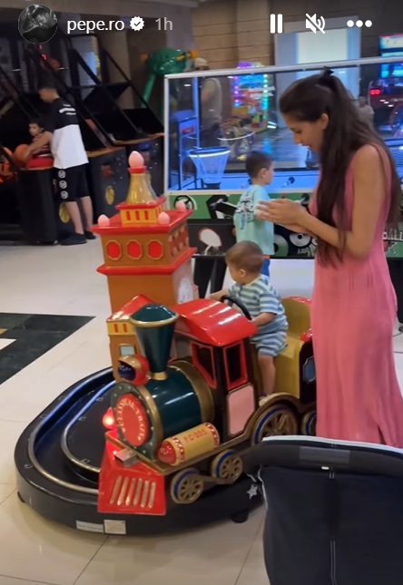 Pepe a plecat în vacanță cu familia. Cum a apărut soția Yasmine alături de fiul lor și de fetele lui din mariajul cu Raluca Pastramă