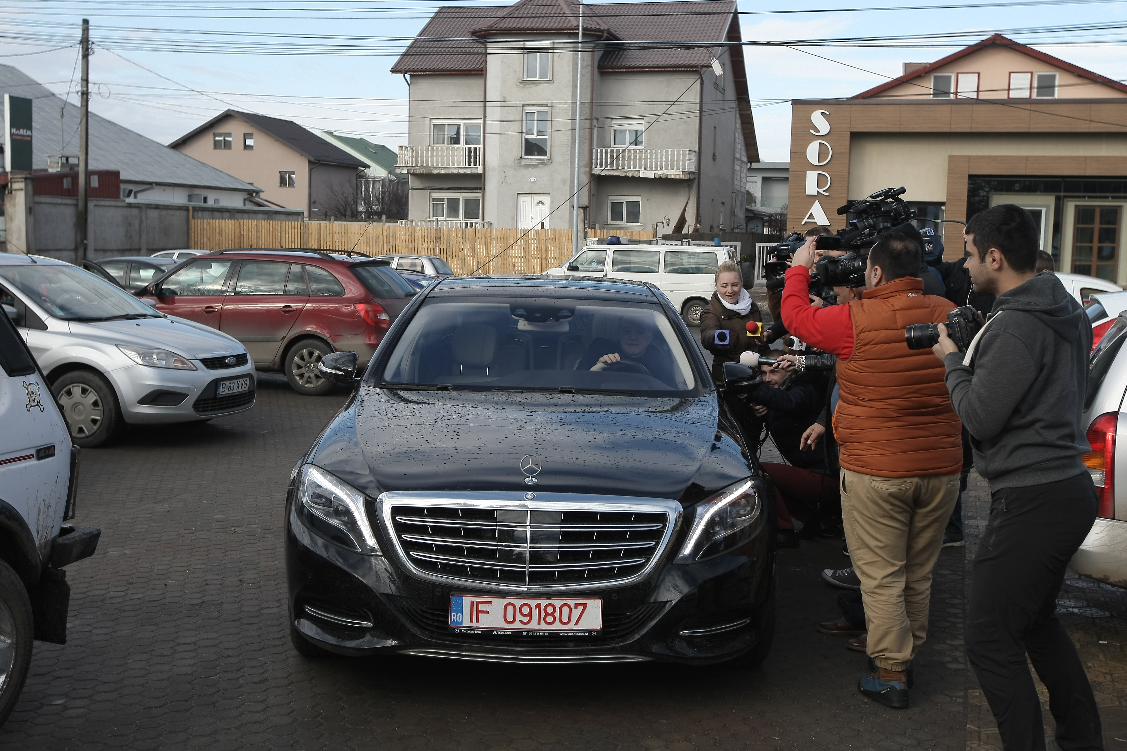 Rugă pentru titlu! Steliștii, cu autocarul la biserică! ^Gigi a apărut cu un Maybach nou! ”MM Stoica va fi eliberat luni”/ FOTO&VIDEO