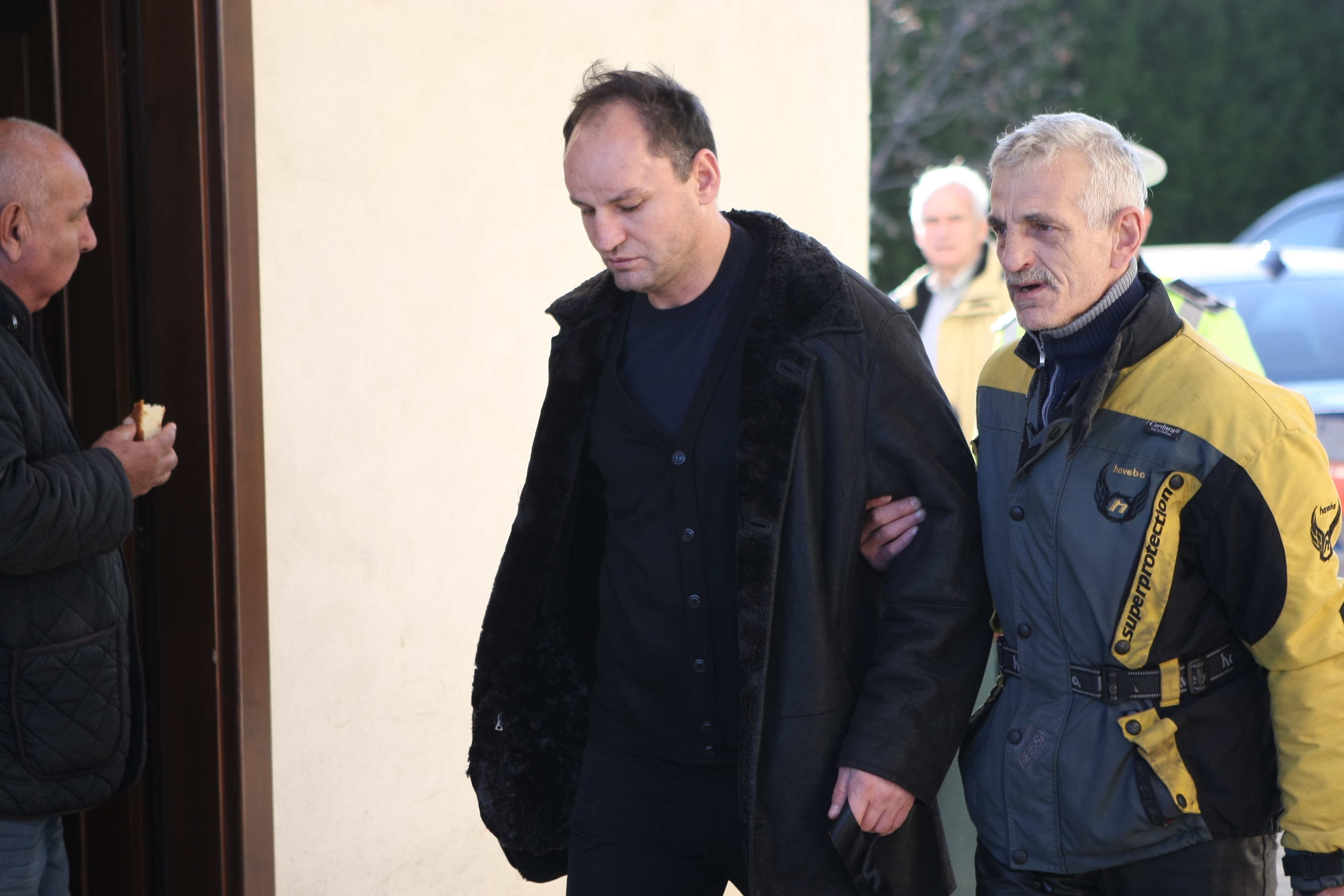 Daniel Prodan a fost înmormântat, azi, la cimitirul Sf. Ilie din Voluntari. Promisiune în lacrimi făcută de Gică Popescu: ”Îți vom îndeplini visul” | GALERIE FOTO